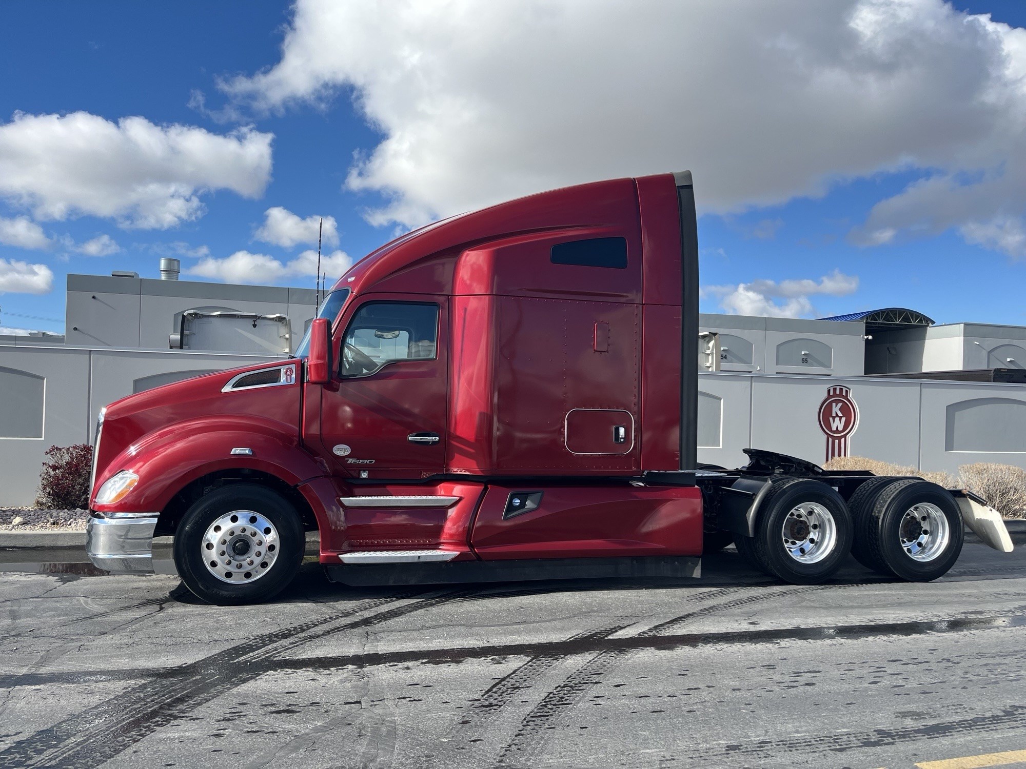 2020 Kenworth T680 - image 1 of 6