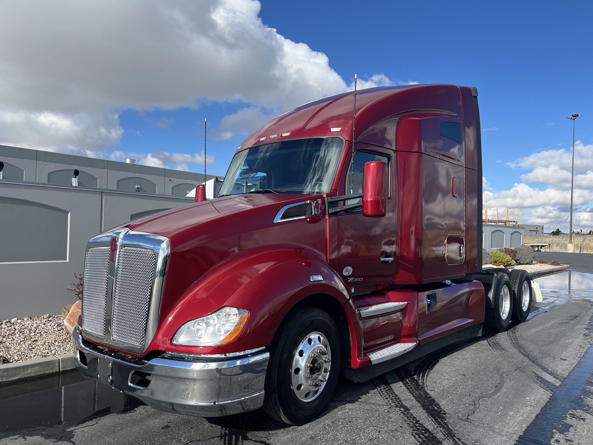 2020 Kenworth T680 - image 2 of 6