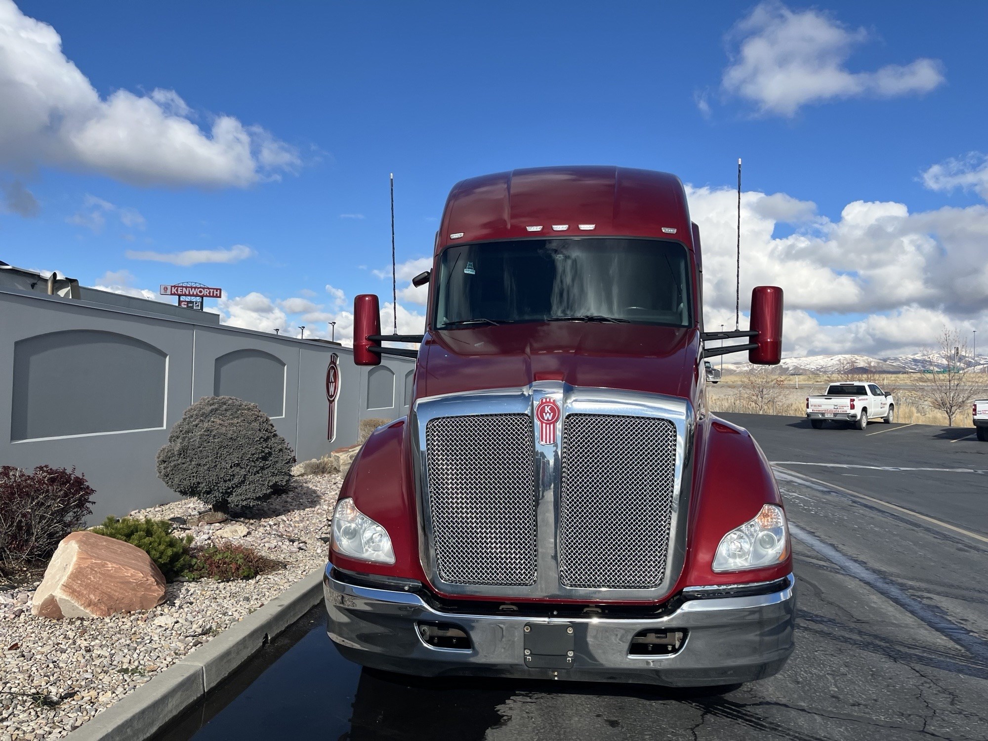 2020 Kenworth T680 - image 3 of 6