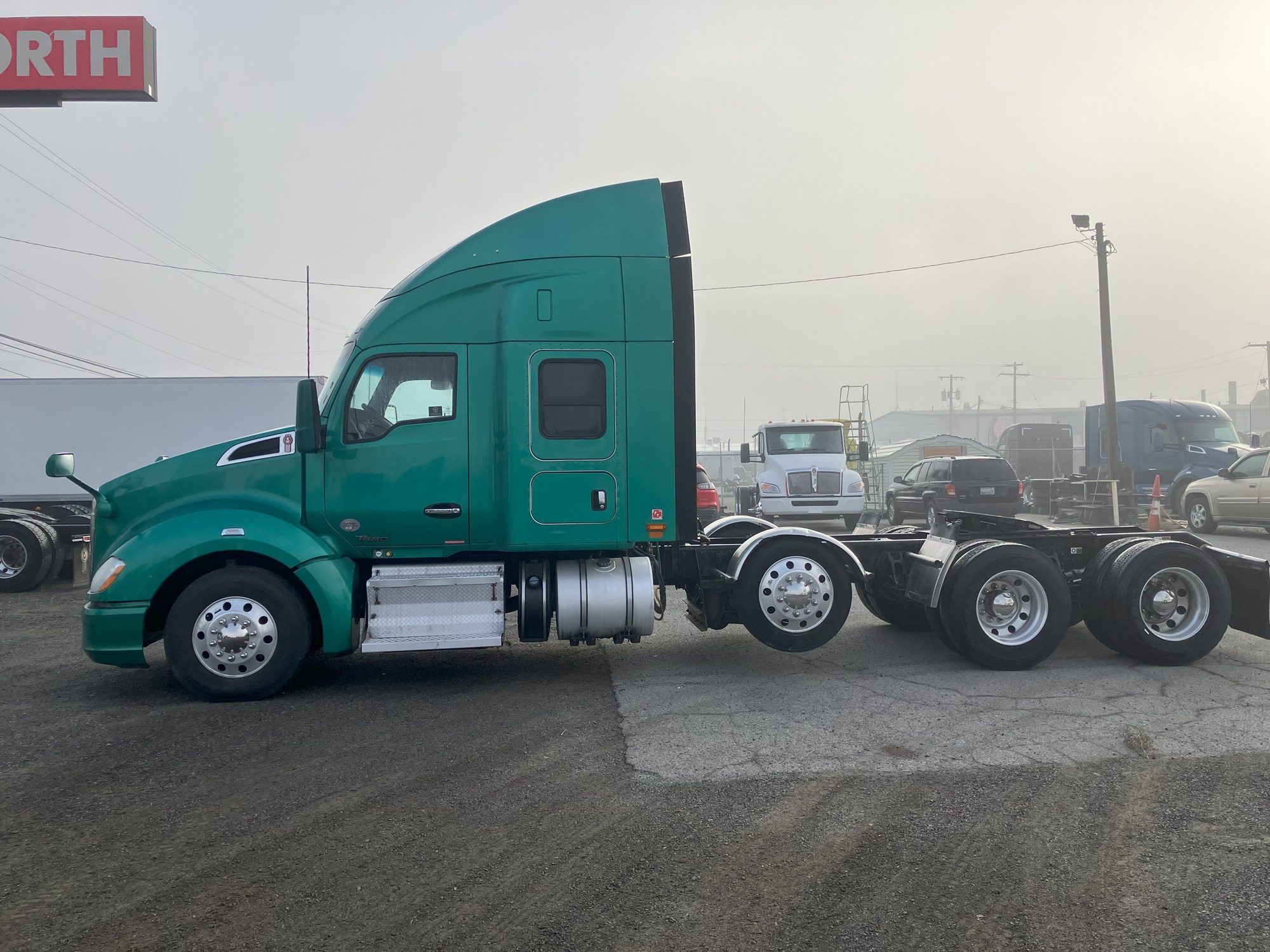 2020 Kenworth T680 - image 2 of 6