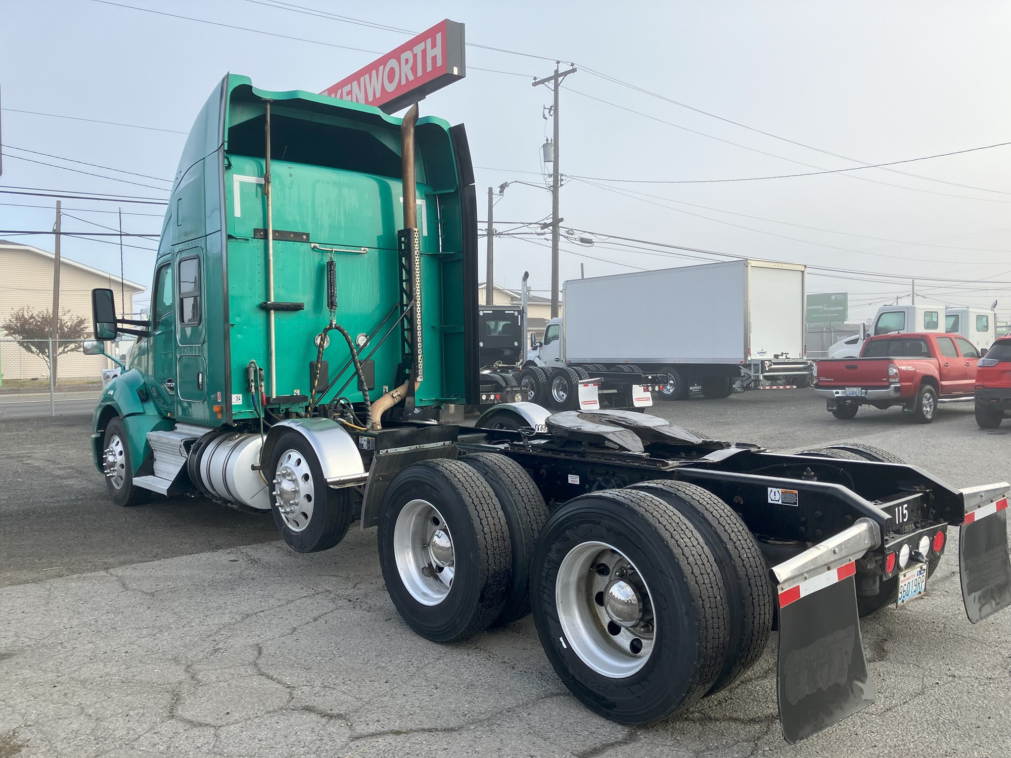 2020 Kenworth T680 - image 3 of 6