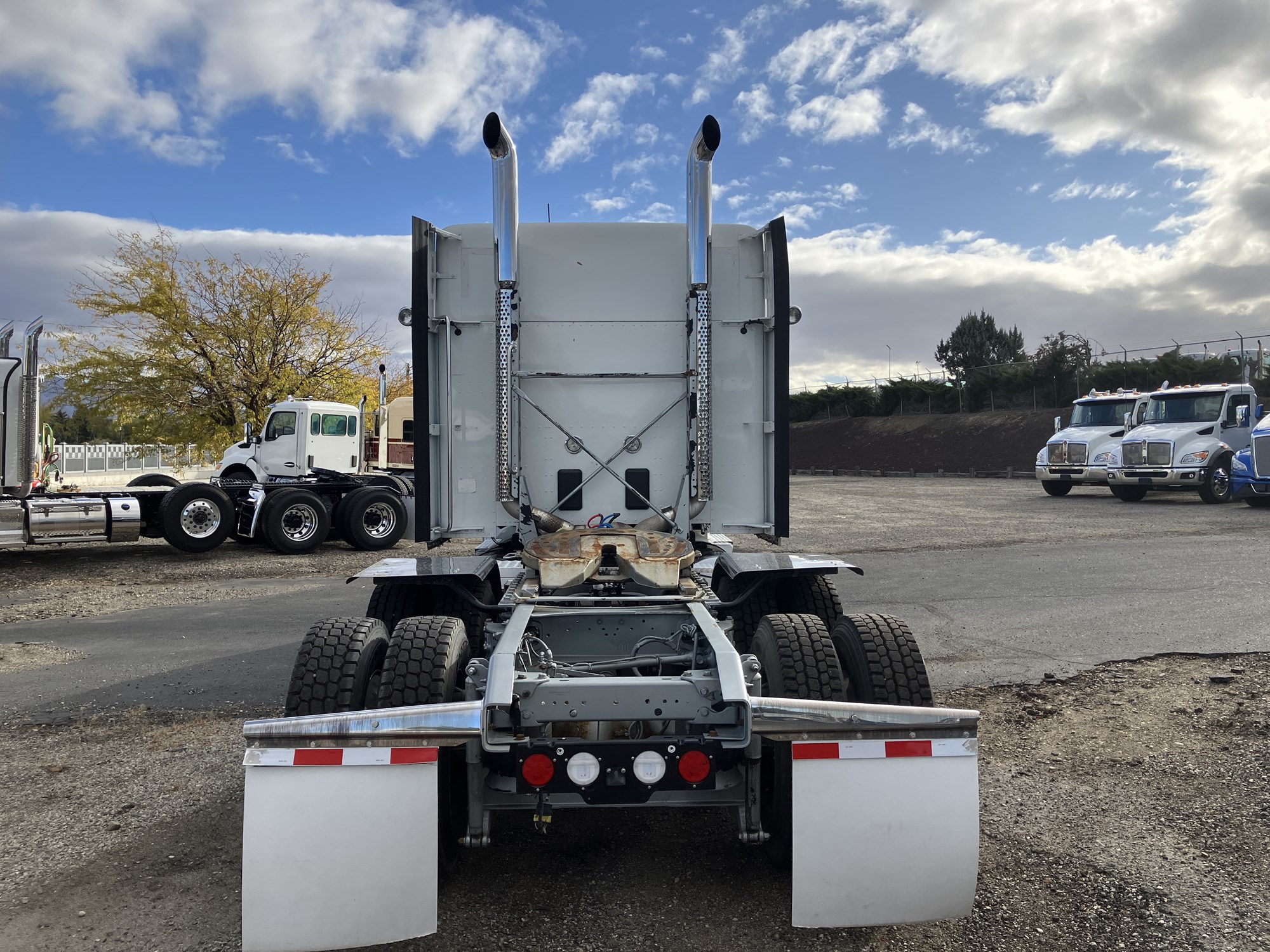 2020 Kenworth T680 - image 4 of 6