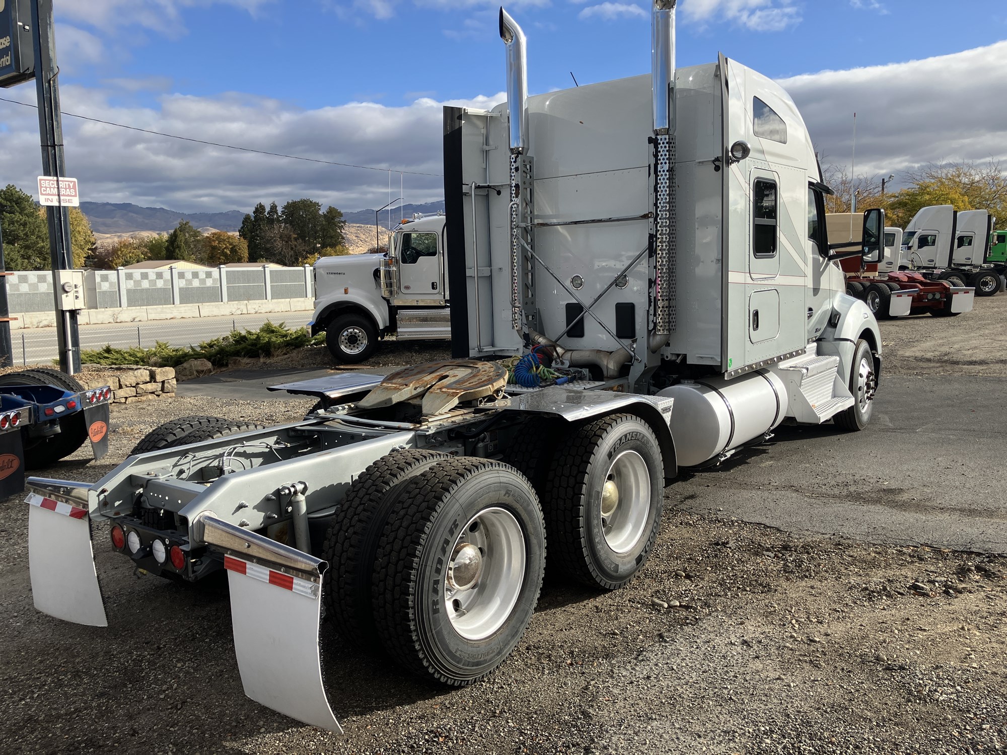 2020 Kenworth T680 - image 5 of 6