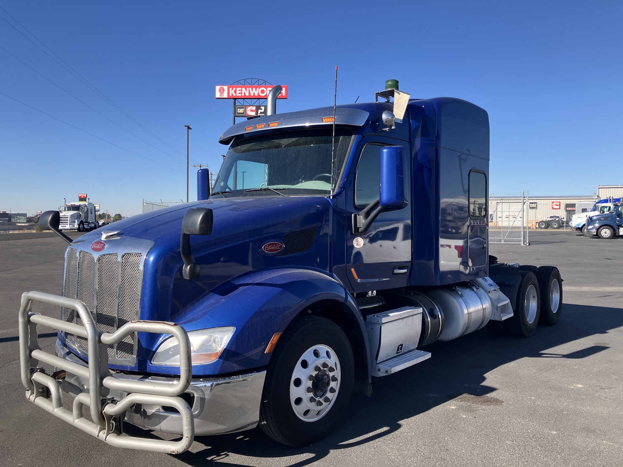 2021 Peterbilt 579 - image 1 of 6