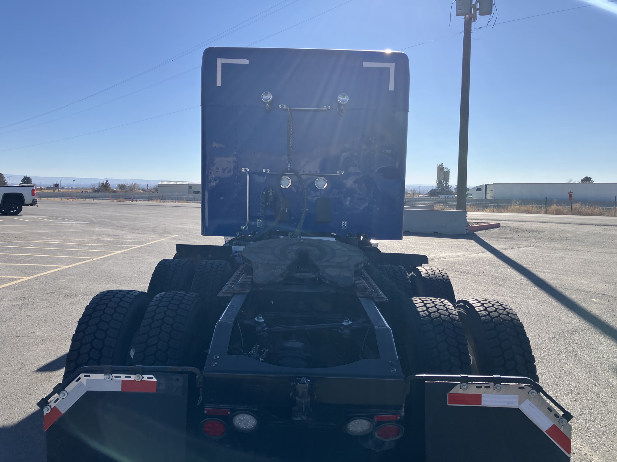 2021 Peterbilt 579 - image 4 of 6