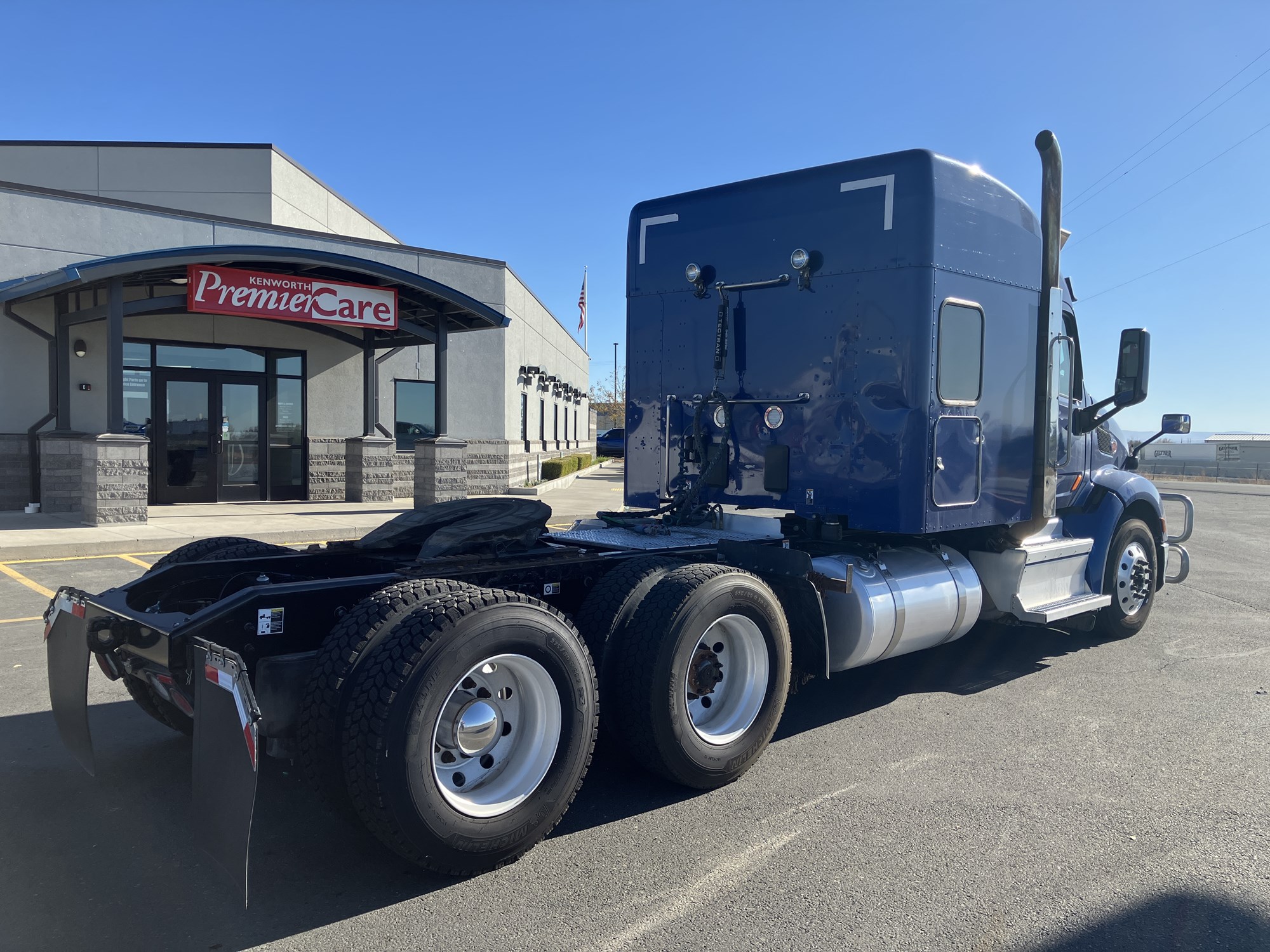 2021 Peterbilt 579 - image 5 of 6