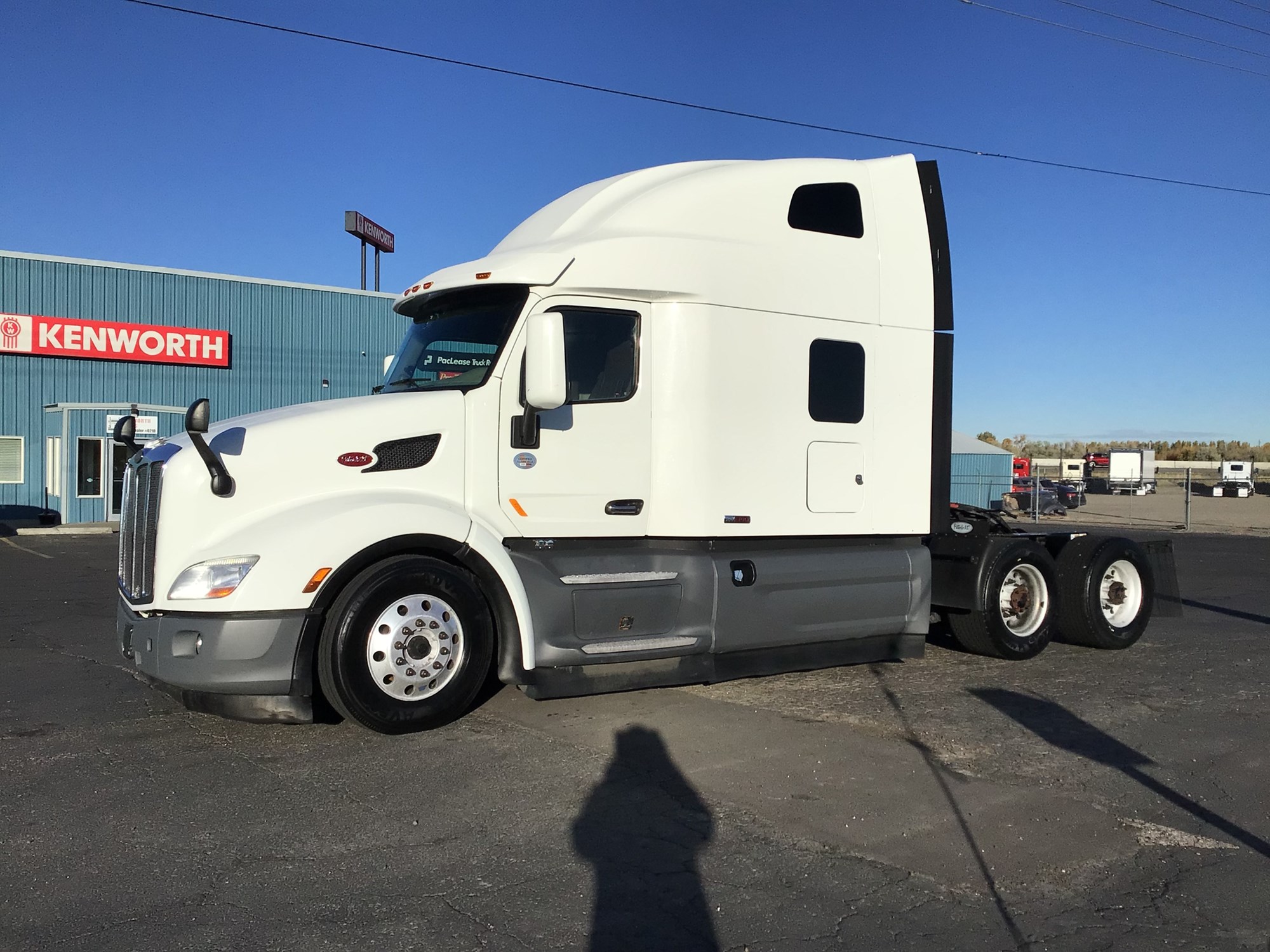 2021 Peterbilt 579 - image 1 of 6