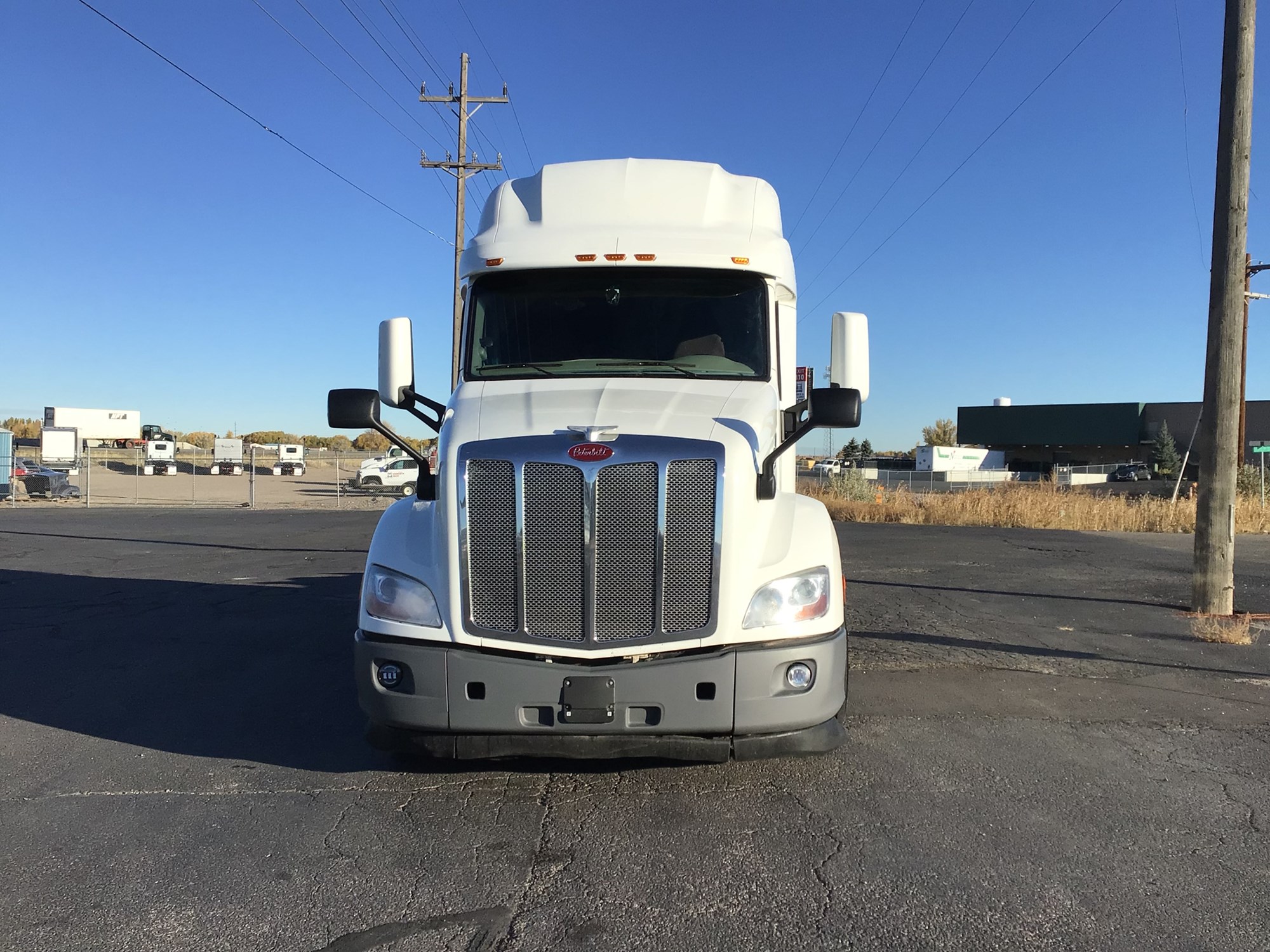 2021 Peterbilt 579 - image 3 of 6