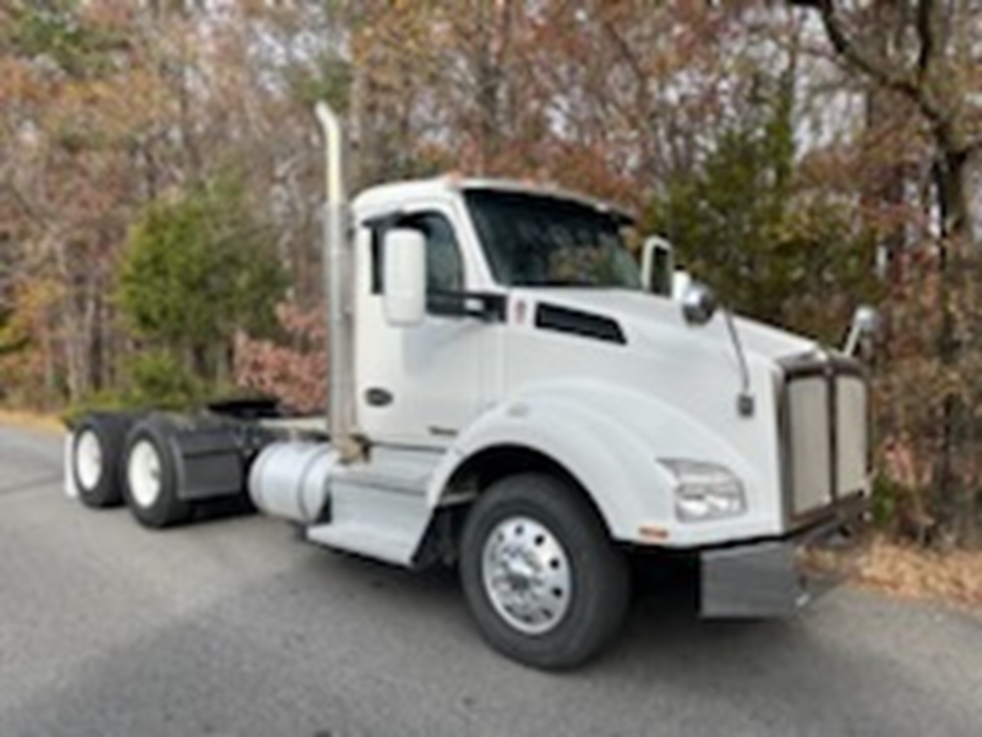 2021 Kenworth T880 - image 2 of 6