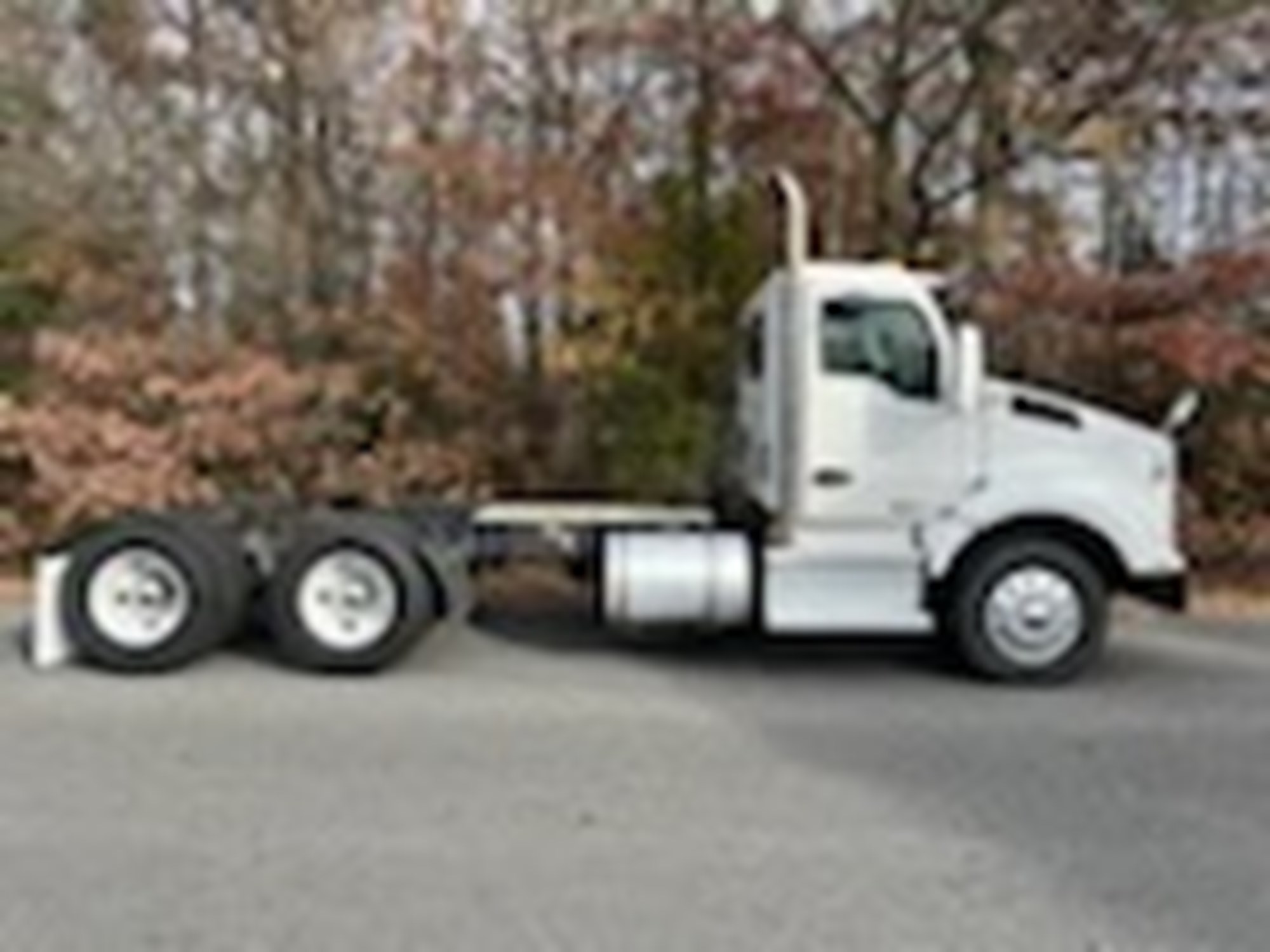 2021 Kenworth T880 - image 3 of 6