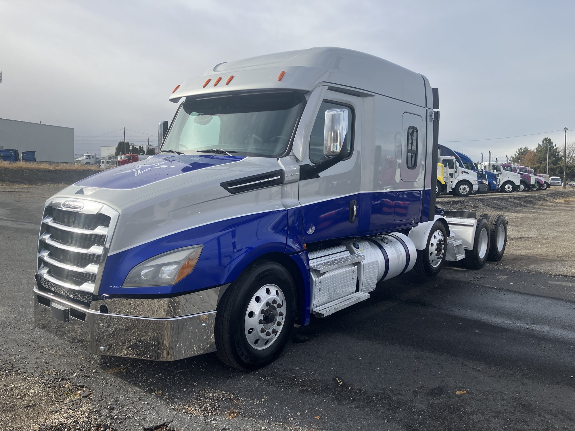 2021 Freightliner Cascadia - image 1 of 6