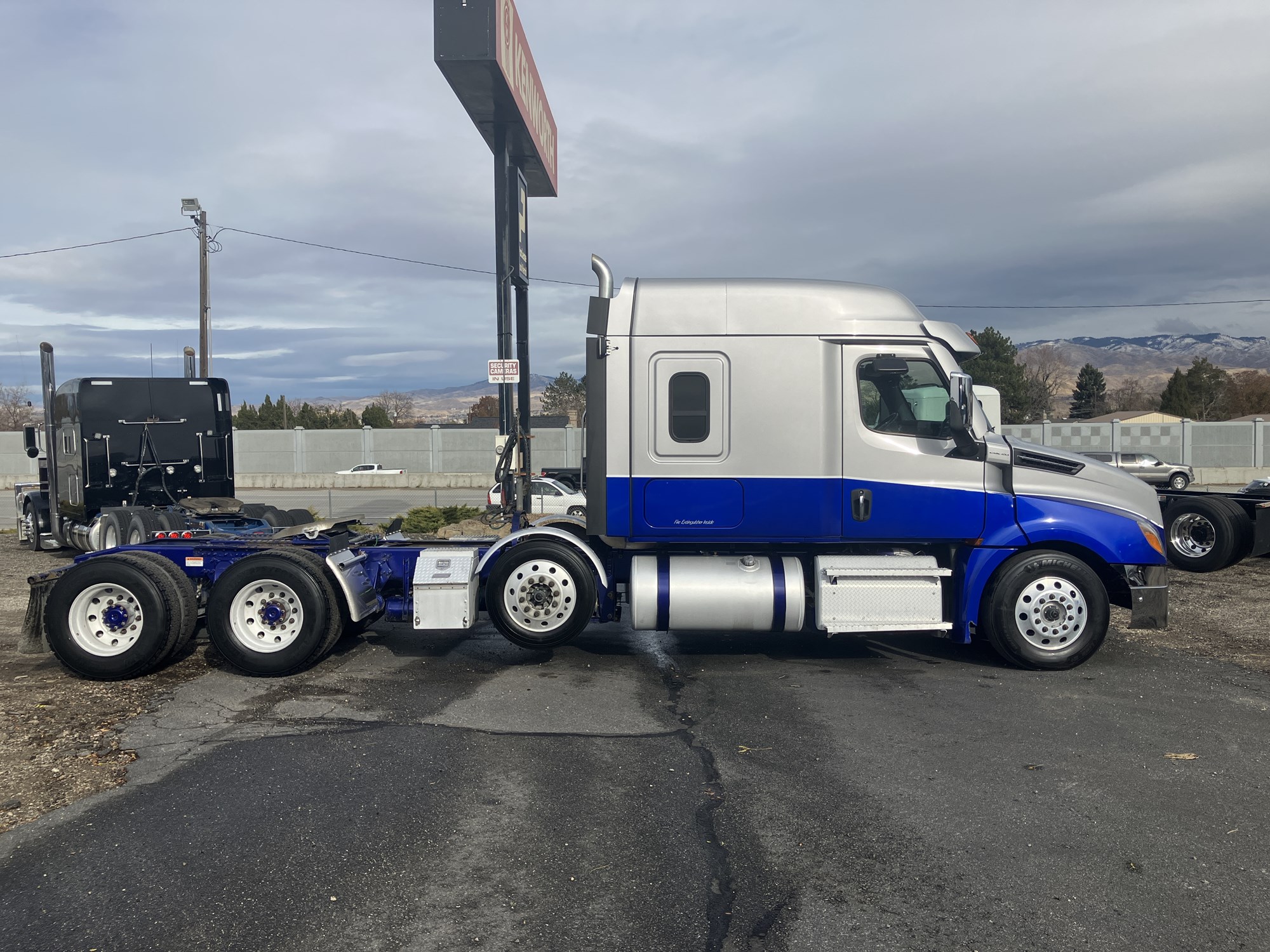 2021 Freightliner Cascadia - image 6 of 6