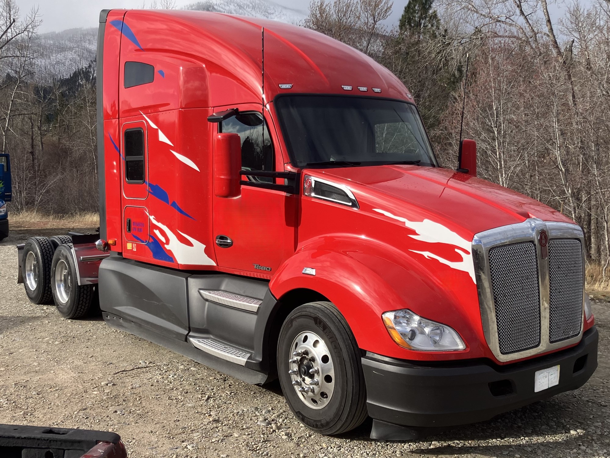 2022 Kenworth T680 - image 3 of 5