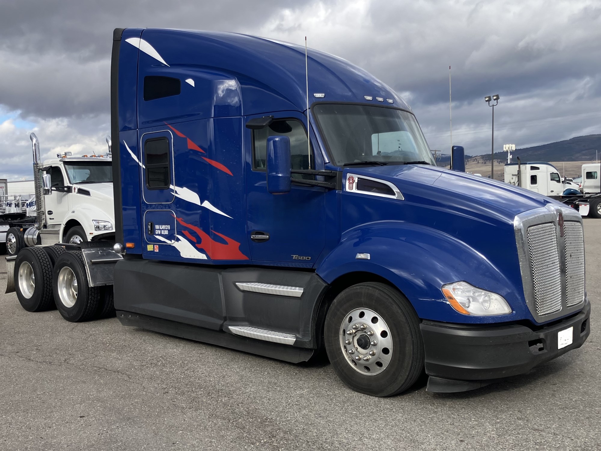 2022 Kenworth T680 - image 3 of 6