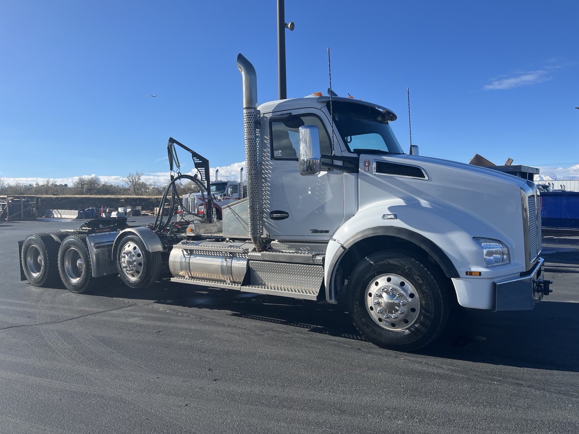 2022 Kenworth T880 - image 1 of 6