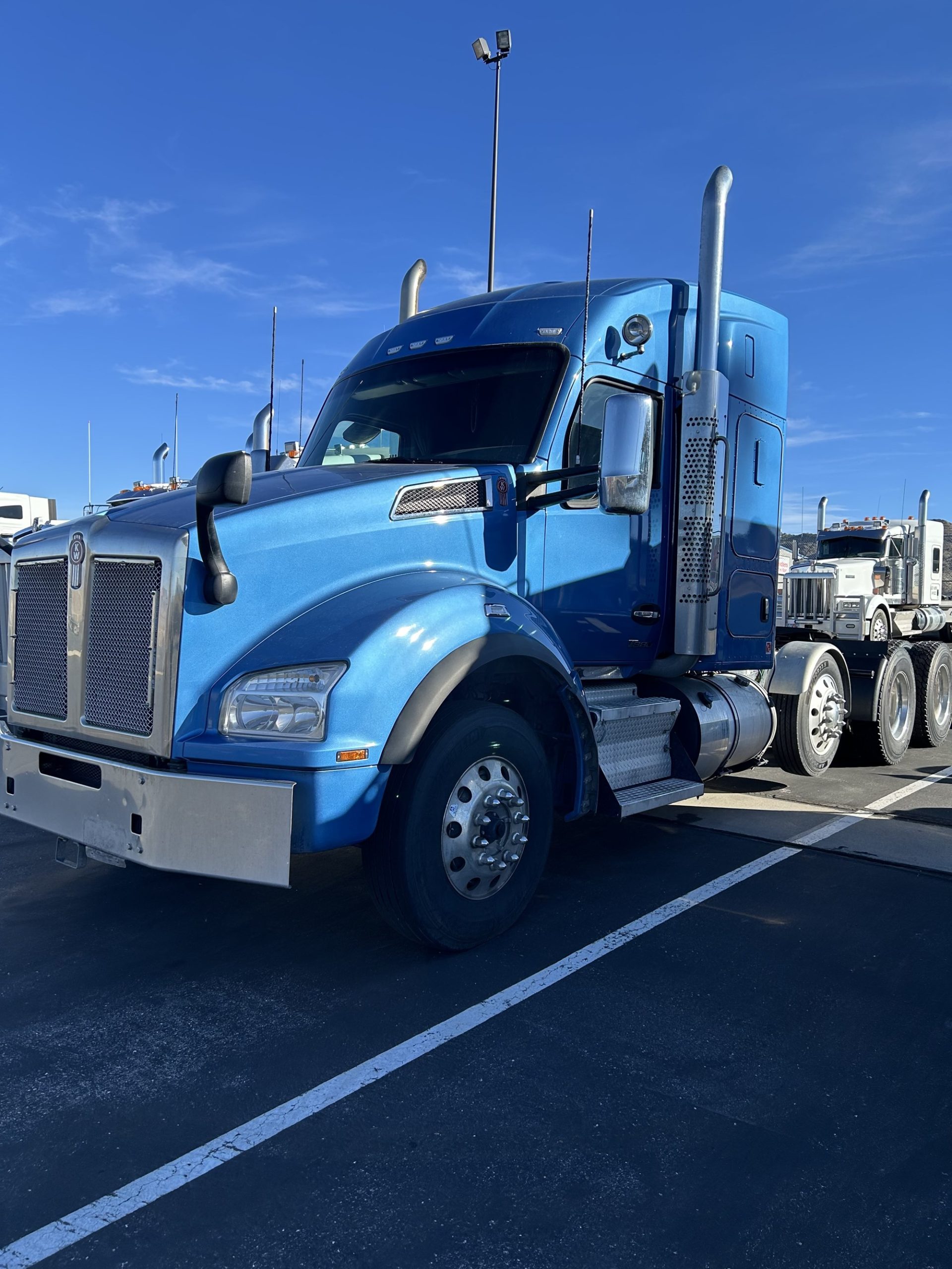 2022 Kenworth T880 - image 1 of 6