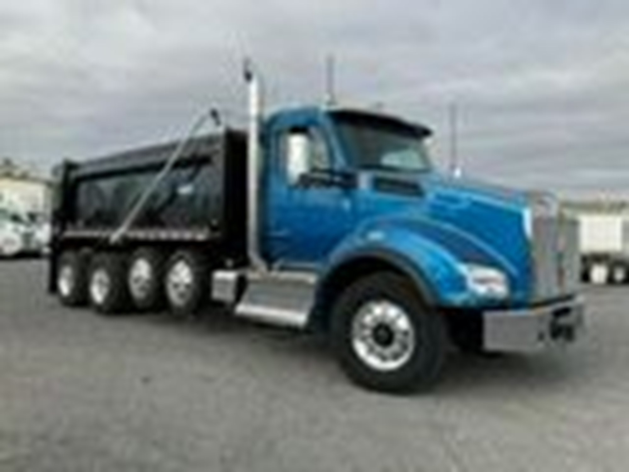 2024 Kenworth T880 - image 1 of 6