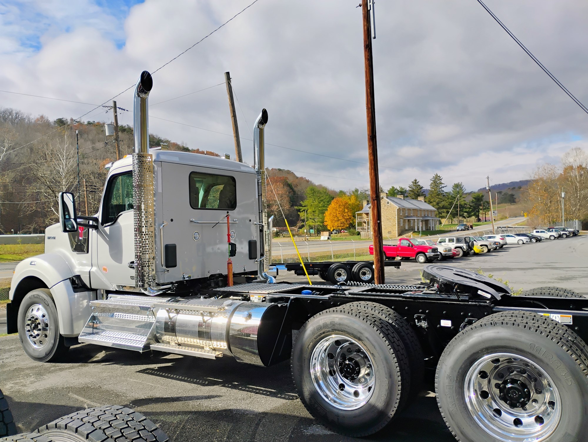 2025 Kenworth W990 - image 3 of 6