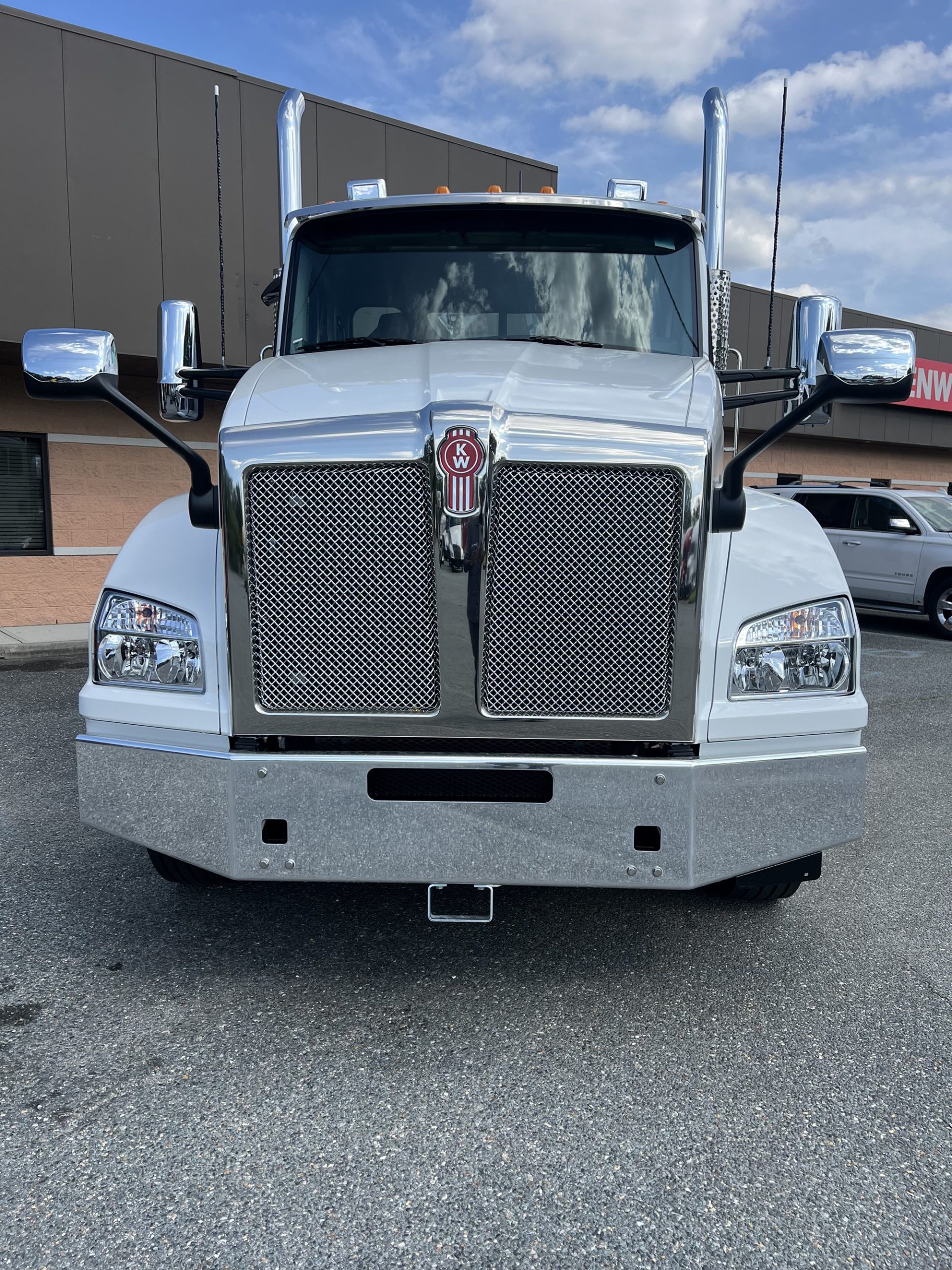 2025 Kenworth T880 - image 2 of 6