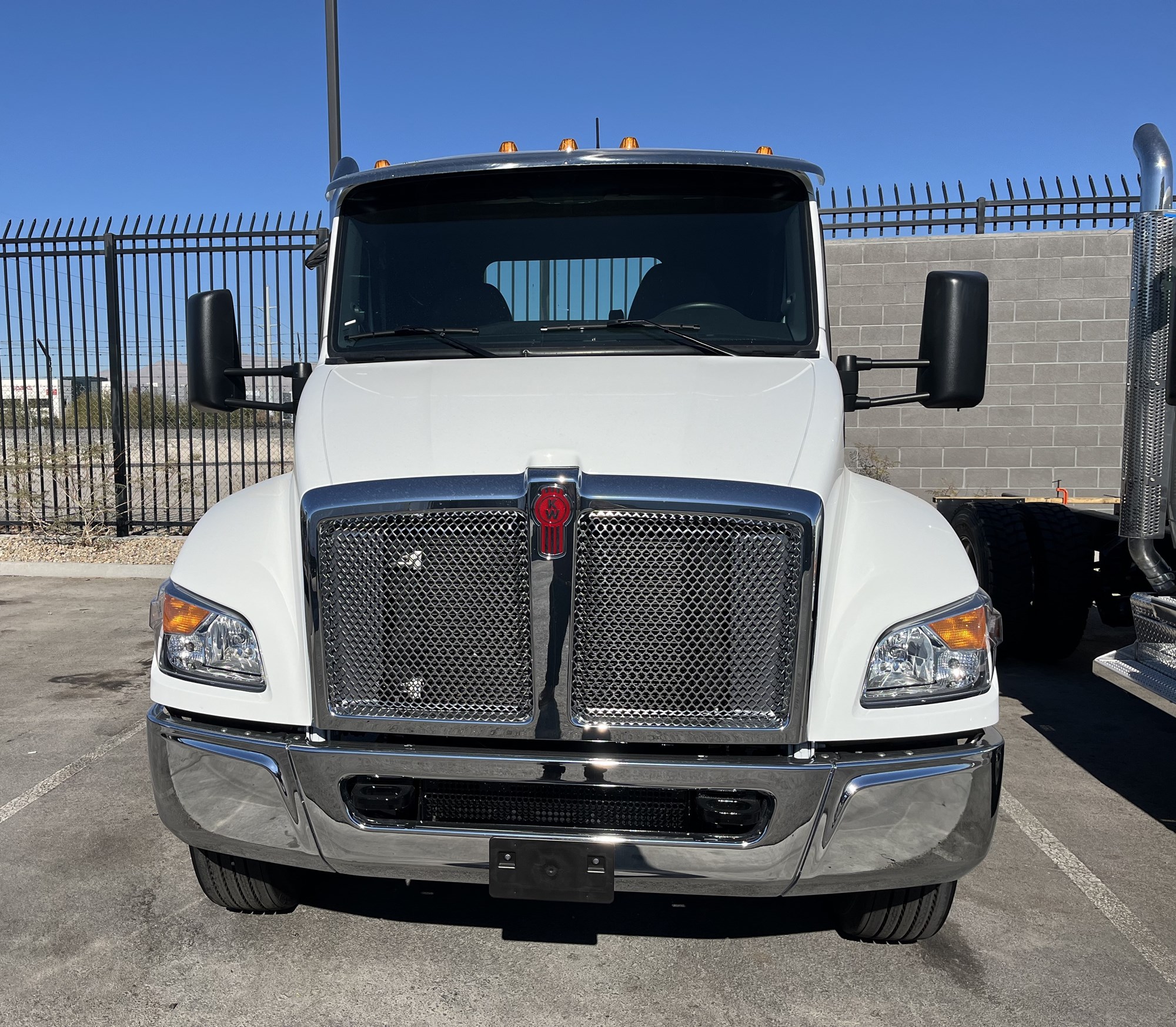 2025 Kenworth T280 - image 1 of 2