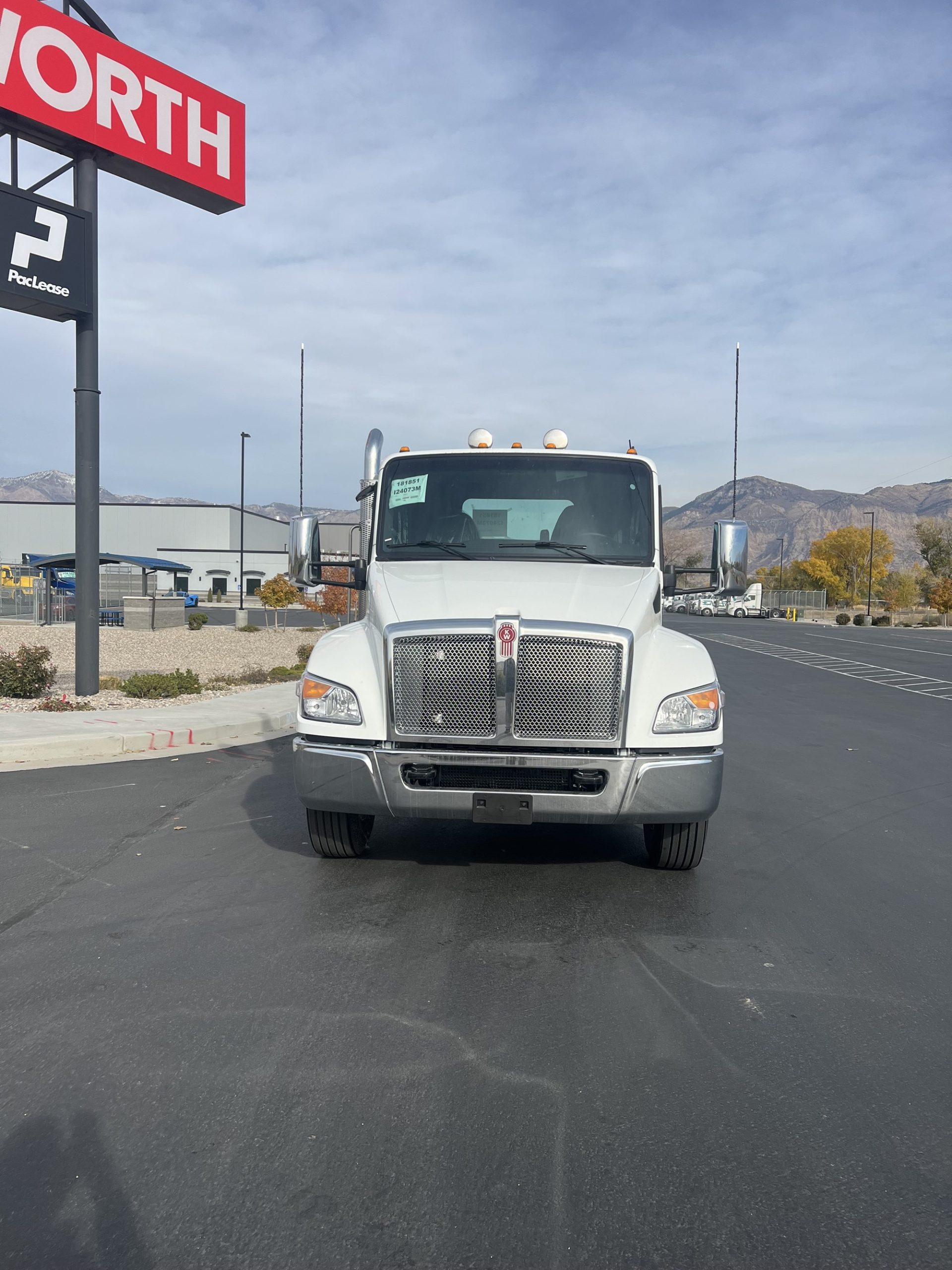 2025 Kenworth T380 - image 4 of 6