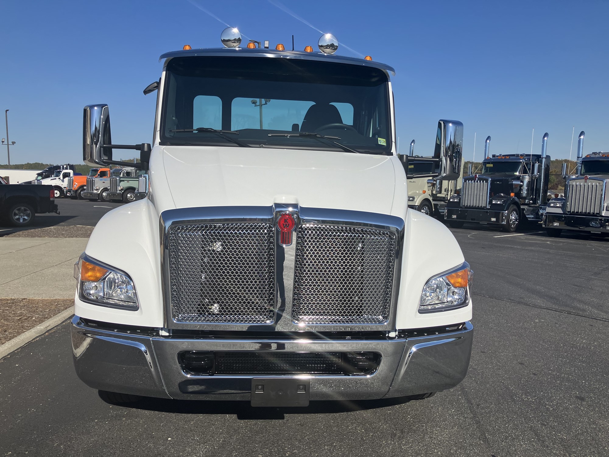 2025 Kenworth T280 - image 2 of 6