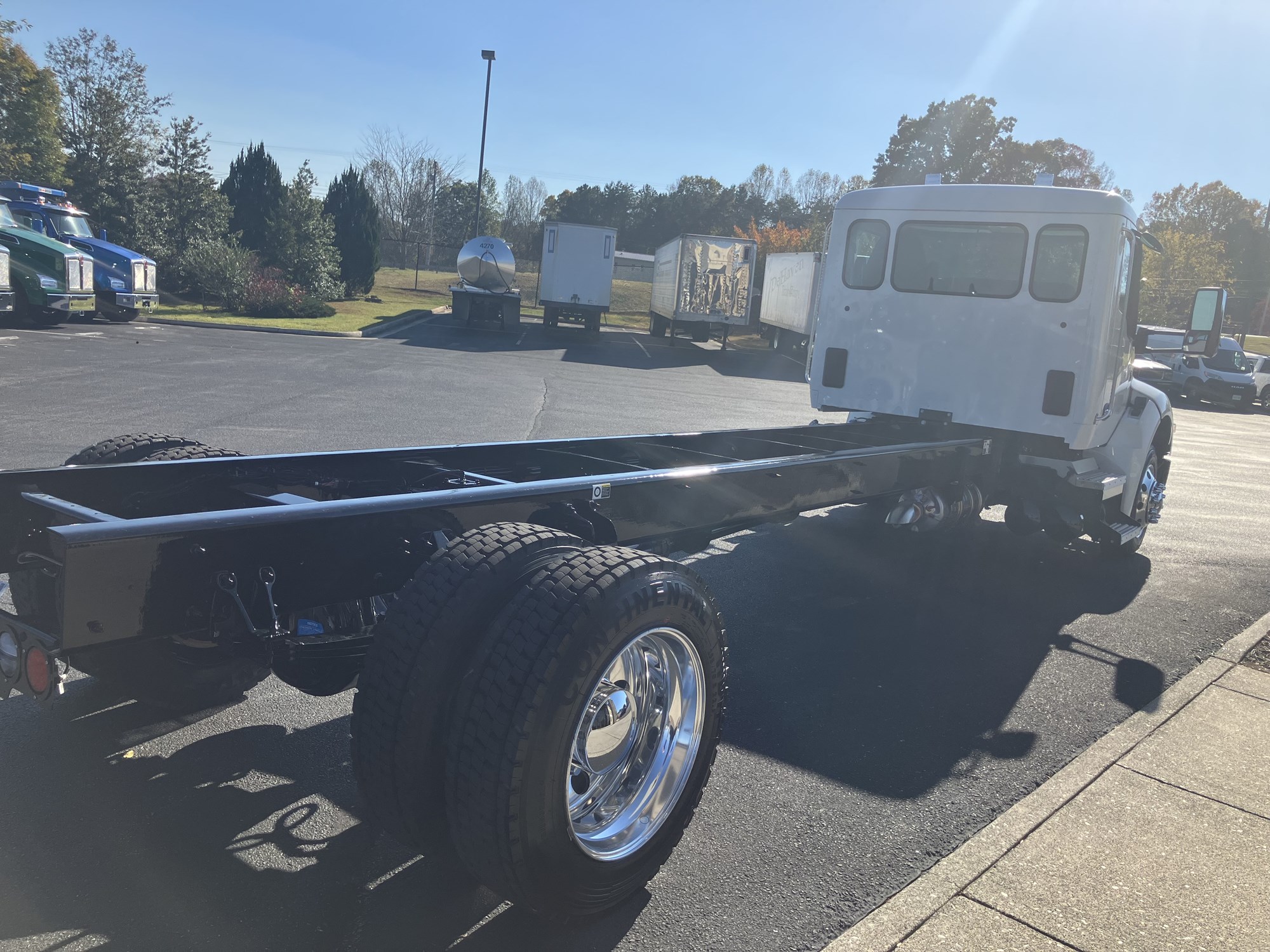 2025 Kenworth T280 - image 4 of 6