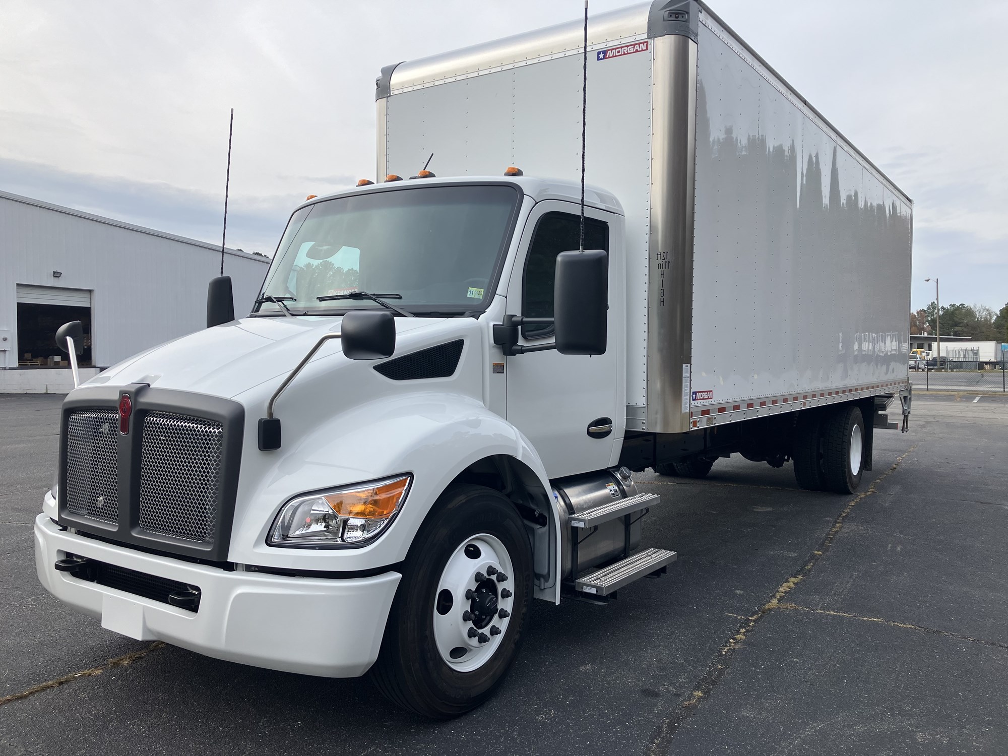 2025 Kenworth T280 - image 2 of 6