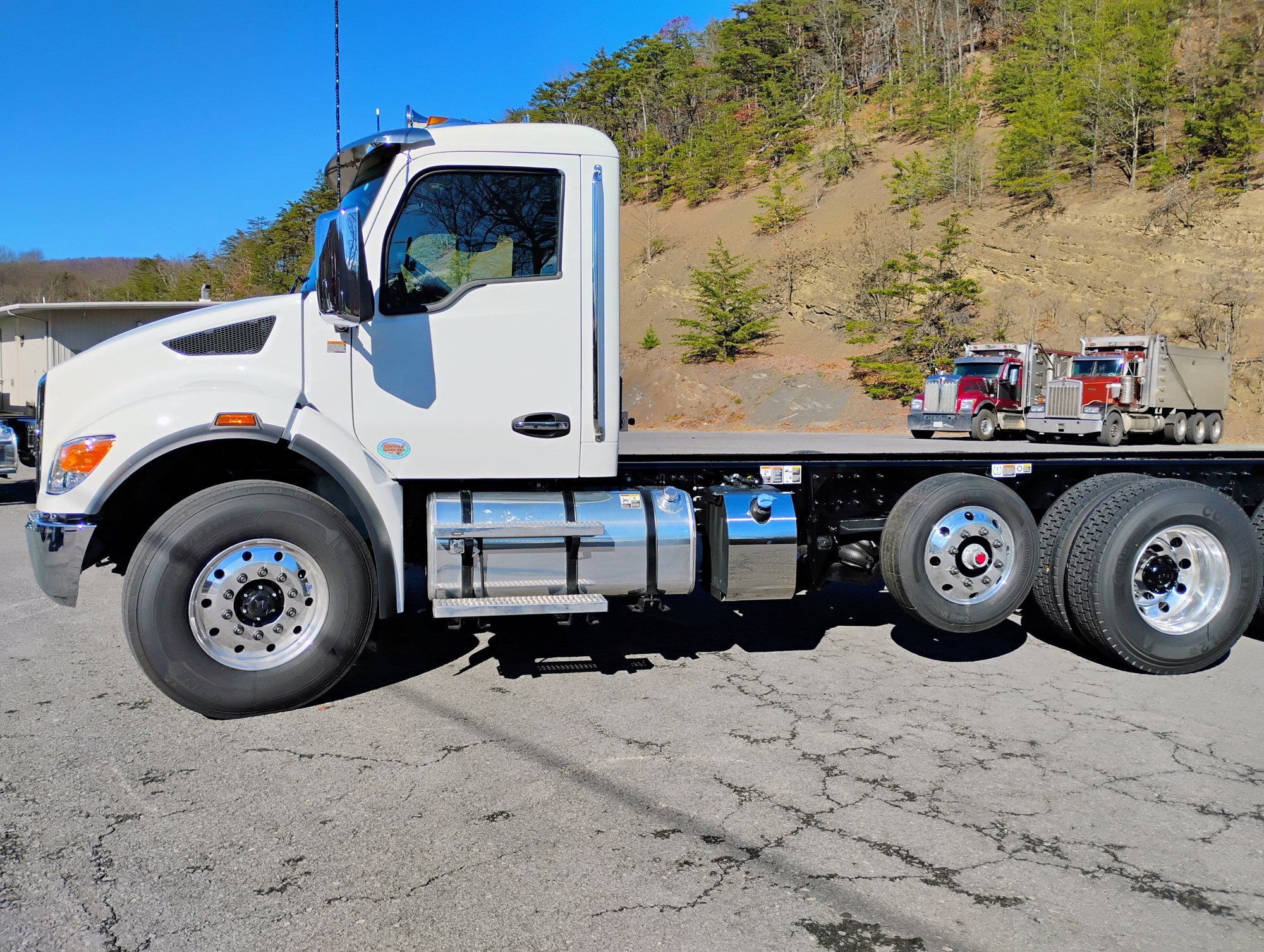 2025 Kenworth T480 - image 1 of 6