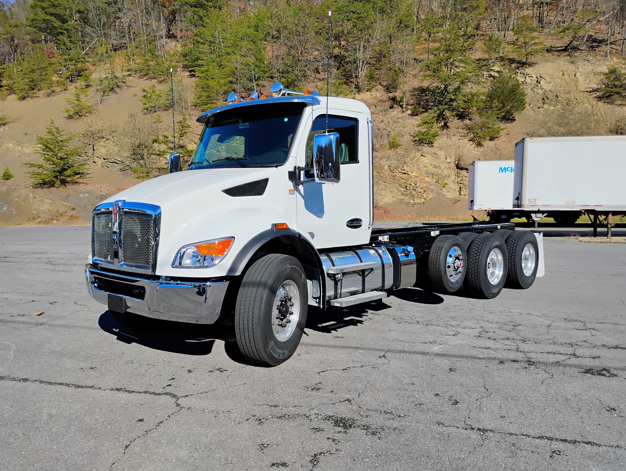 2025 Kenworth T480 - image 2 of 6