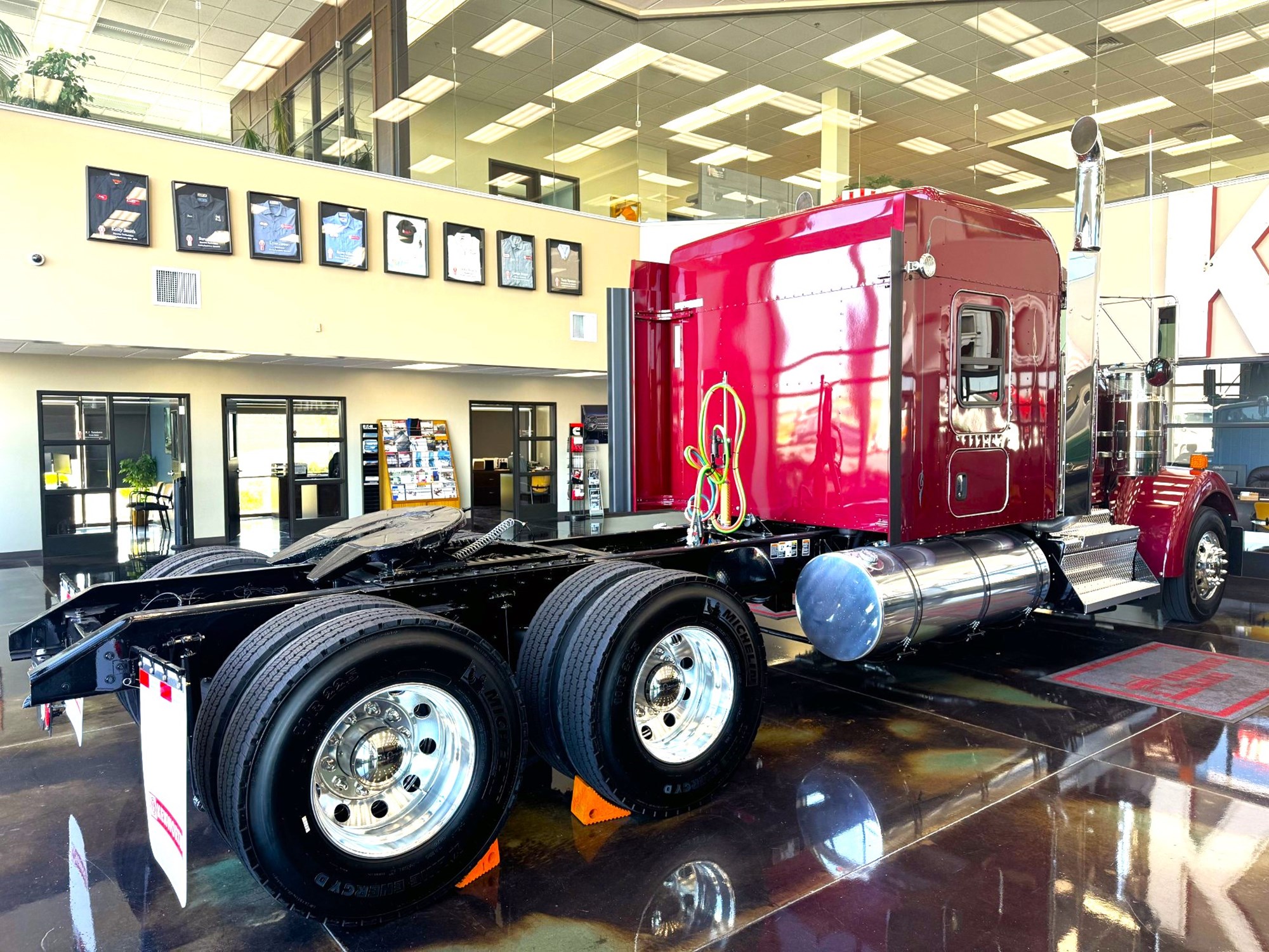 2025 Kenworth W900B - image 4 of 4