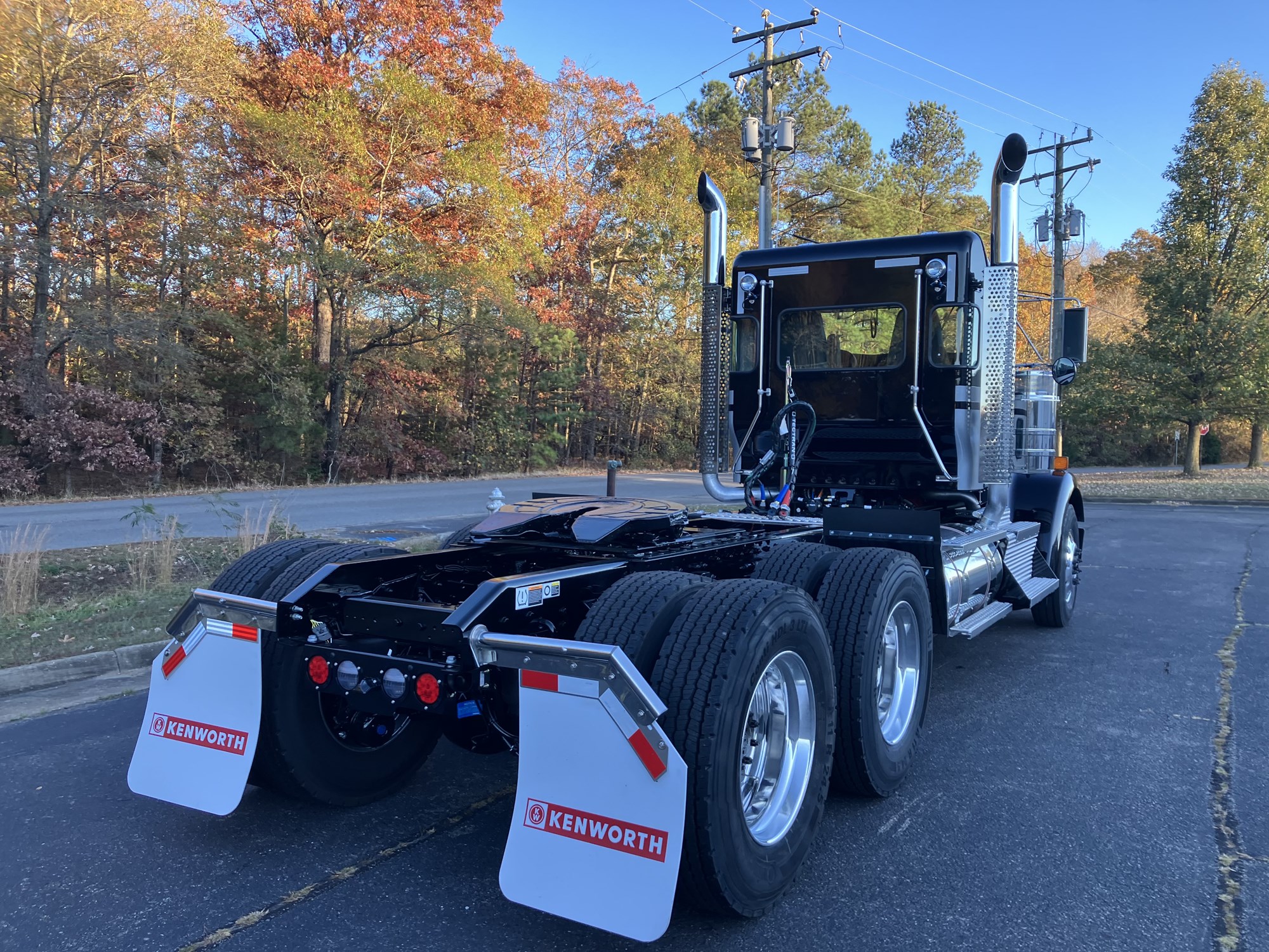 2025 Kenworth W900B - image 5 of 6