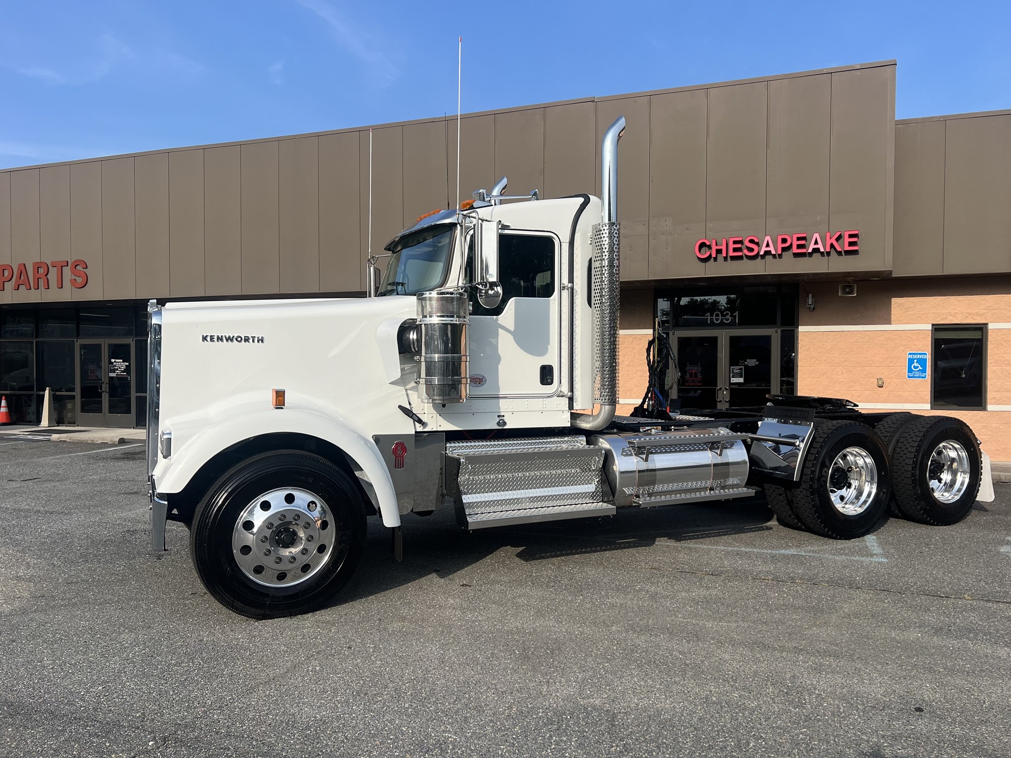 2025 Kenworth W900B - image 1 of 6