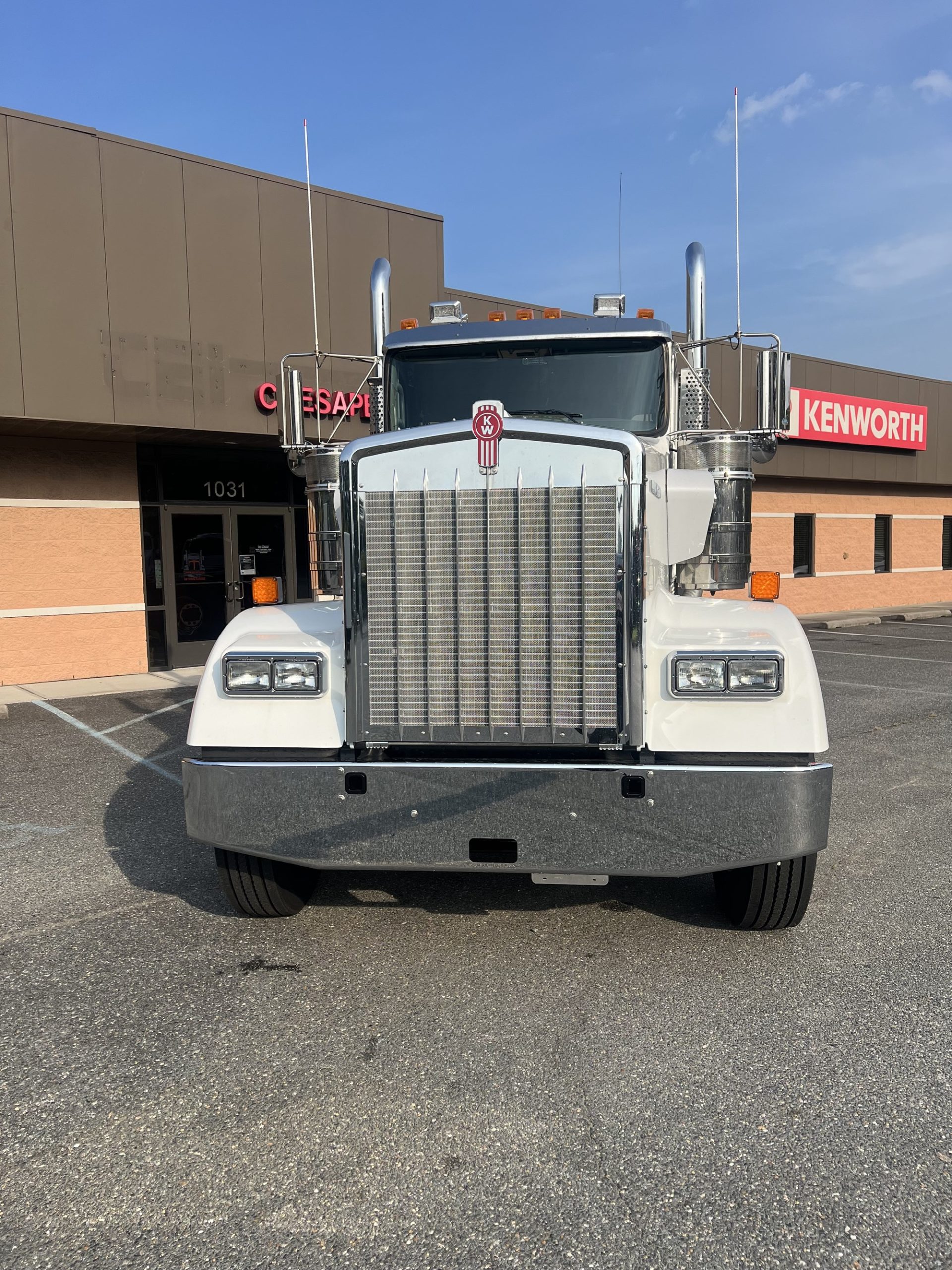 2025 Kenworth W900B - image 2 of 6