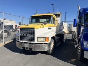 1999 Mack CH613 XW119514U-01