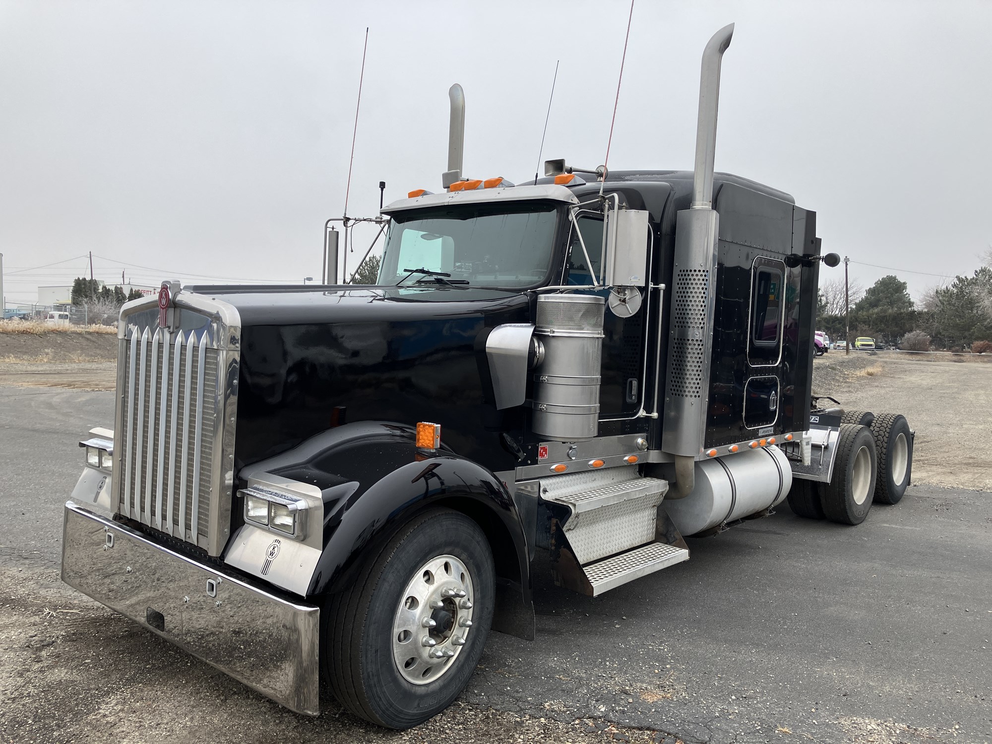 2005 Kenworth W900 - image 1 of 6