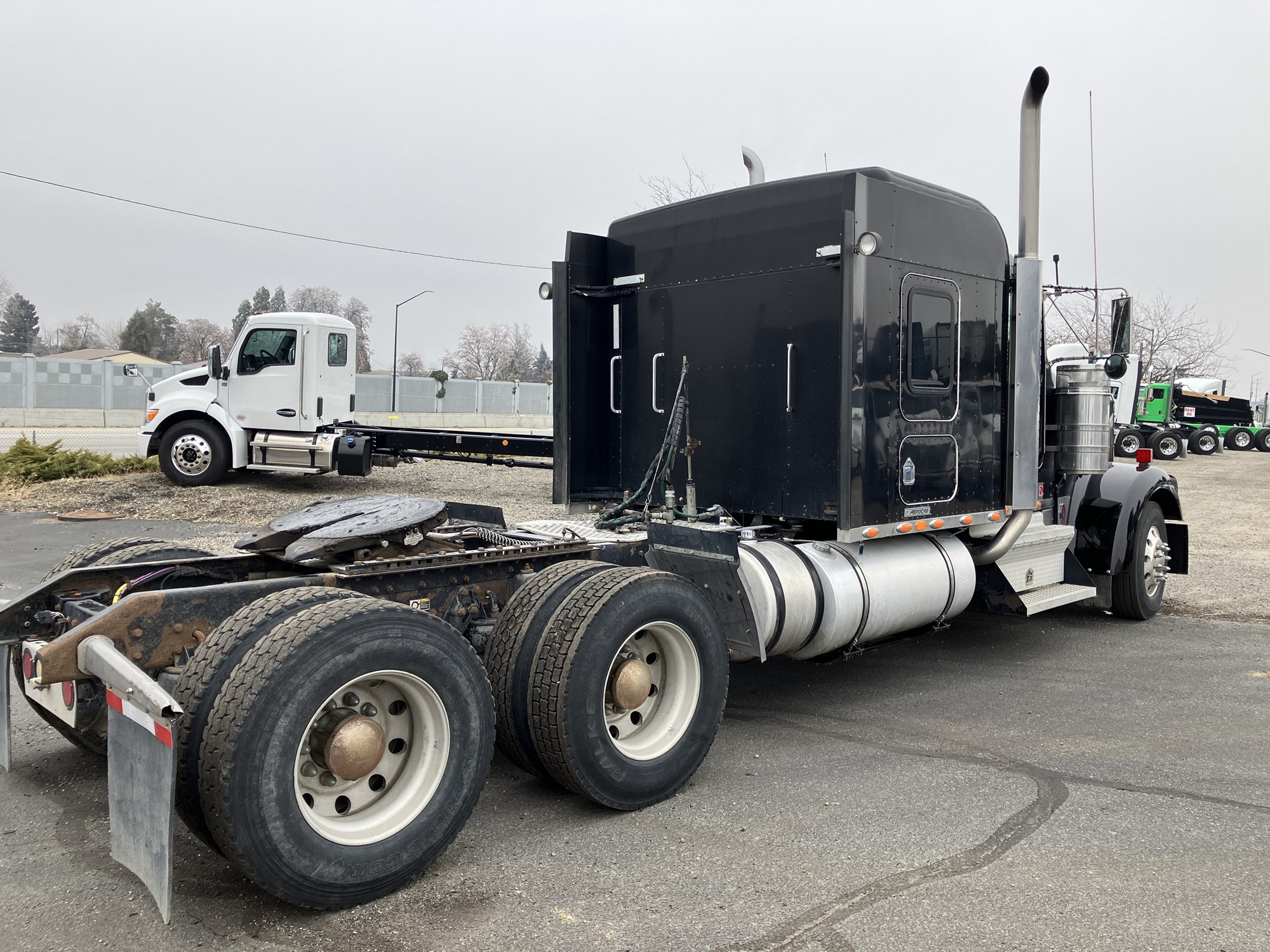 2005 Kenworth W900 - image 5 of 6