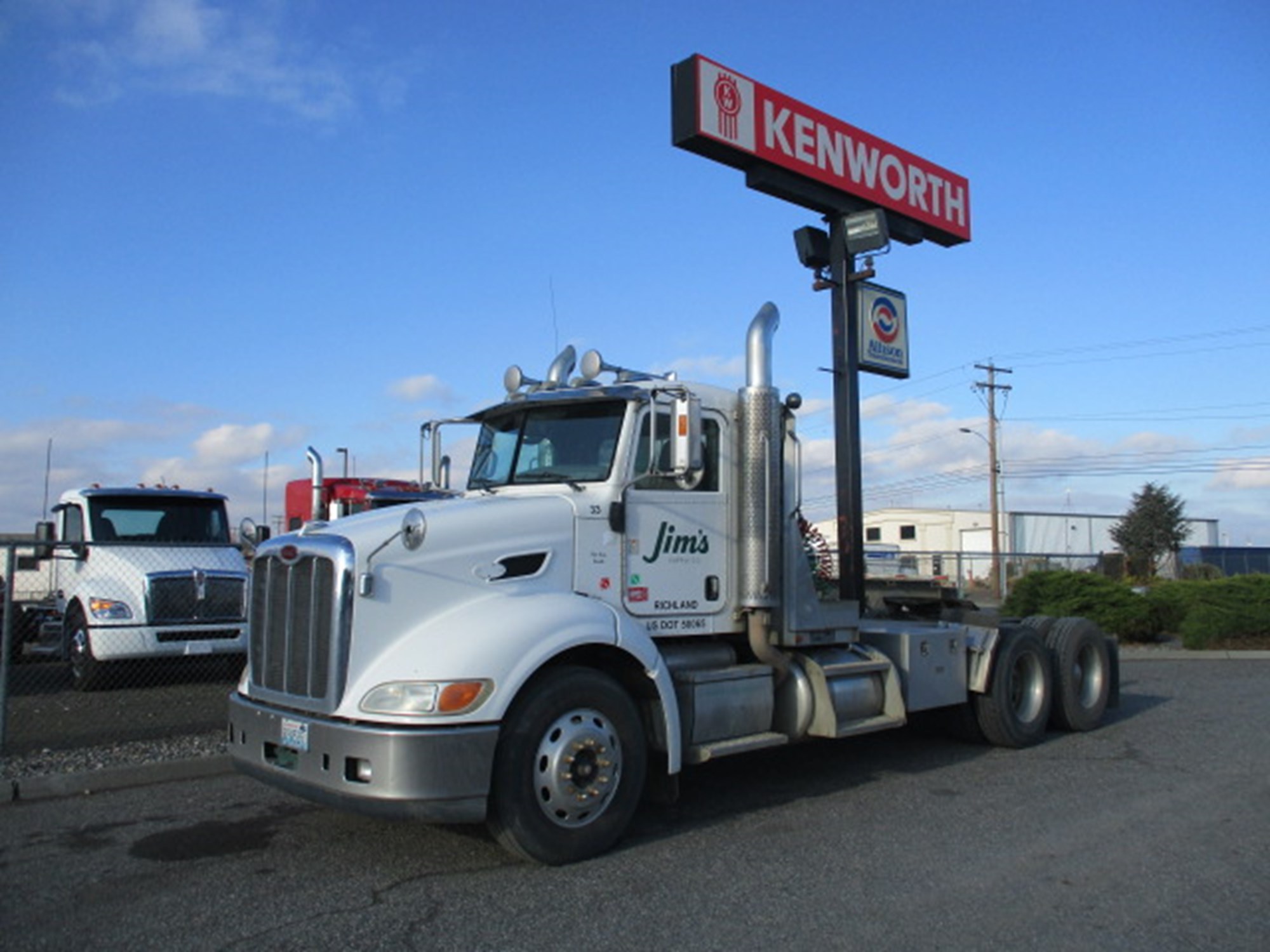 2008 Peterbilt 384 - image 1 of 6