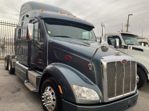 2014 Peterbilt 587 ED215711U-01