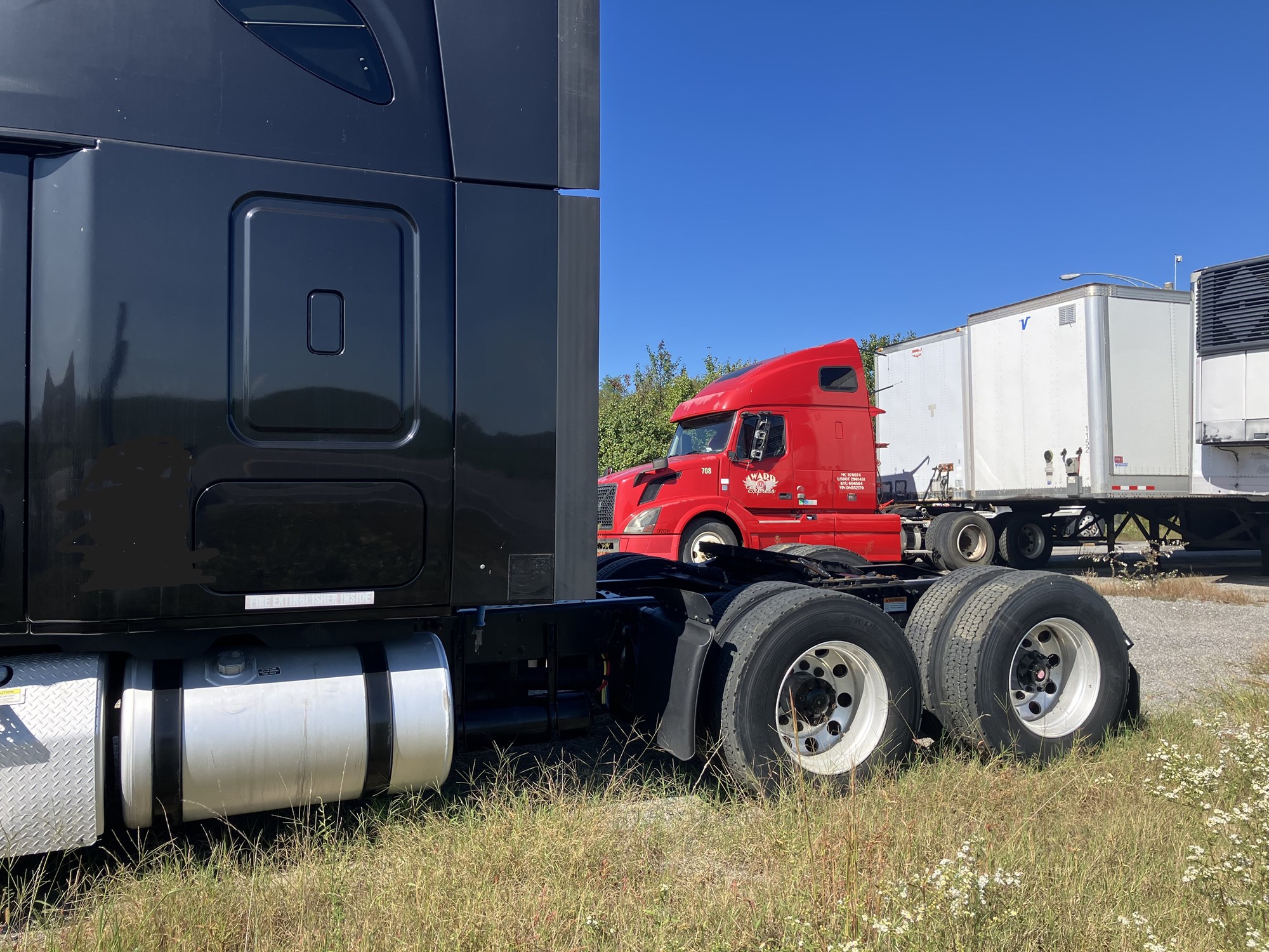 2015 Freightliner Cascadia - image 3 of 6