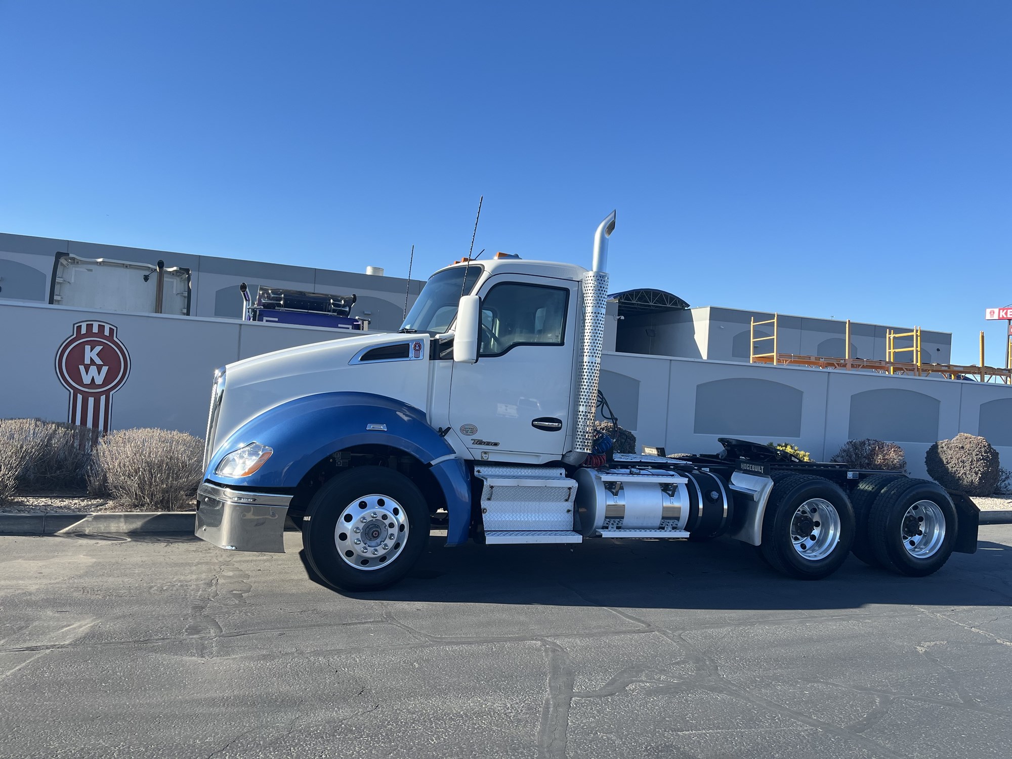 2016 Kenworth T680 - image 1 of 6