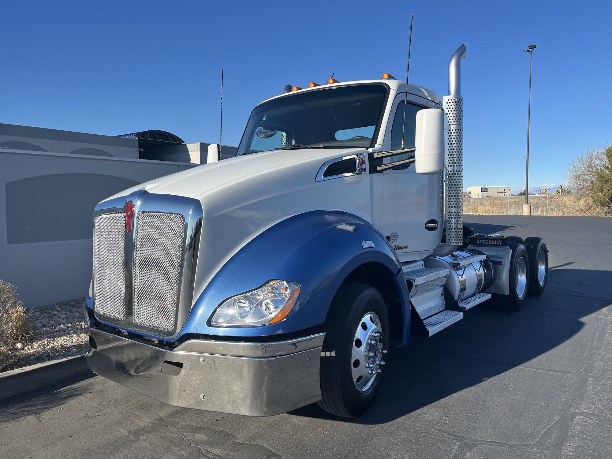 2016 Kenworth T680 - image 2 of 6