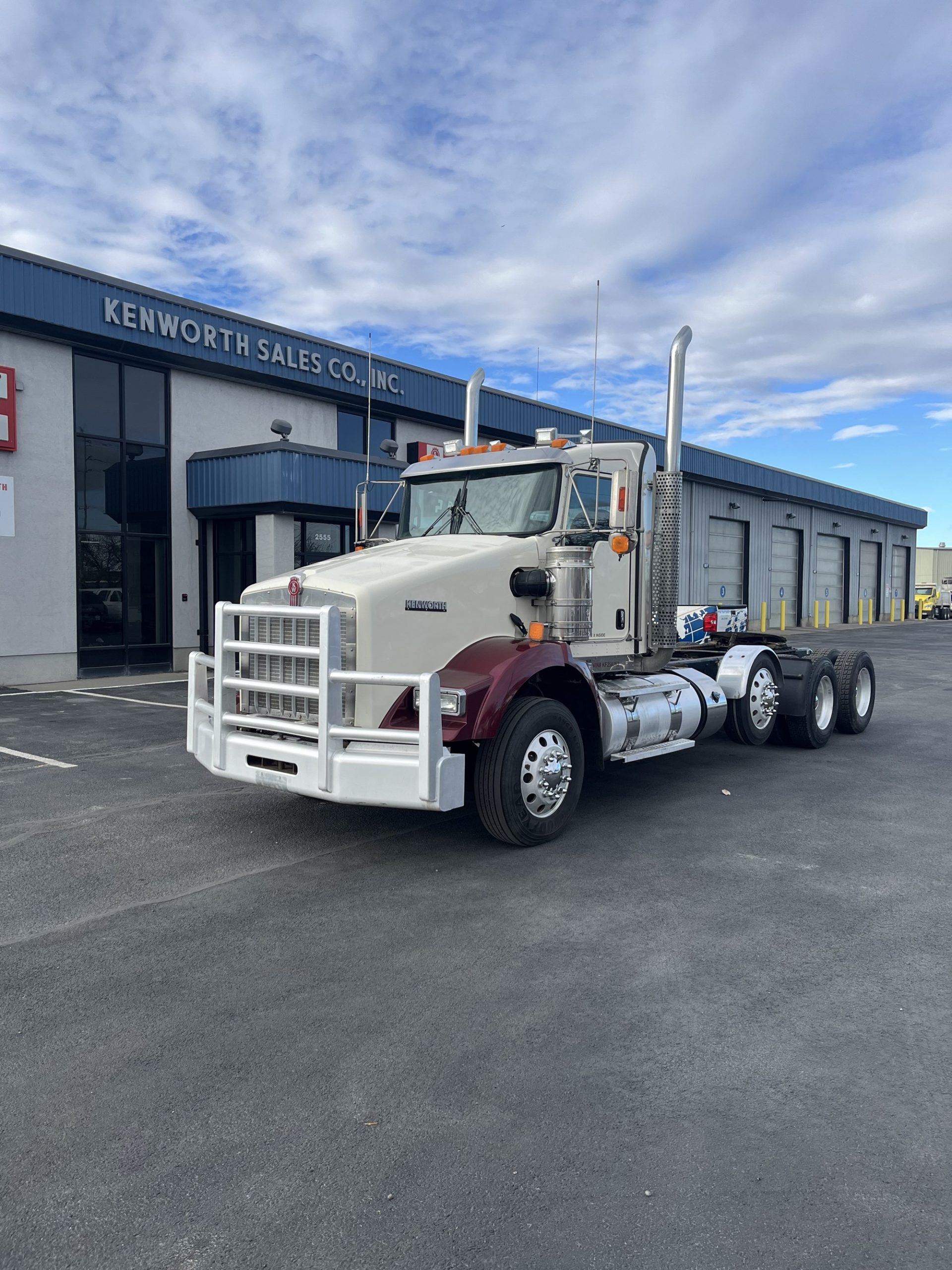 2019 Kenworth T800 - image 1 of 6