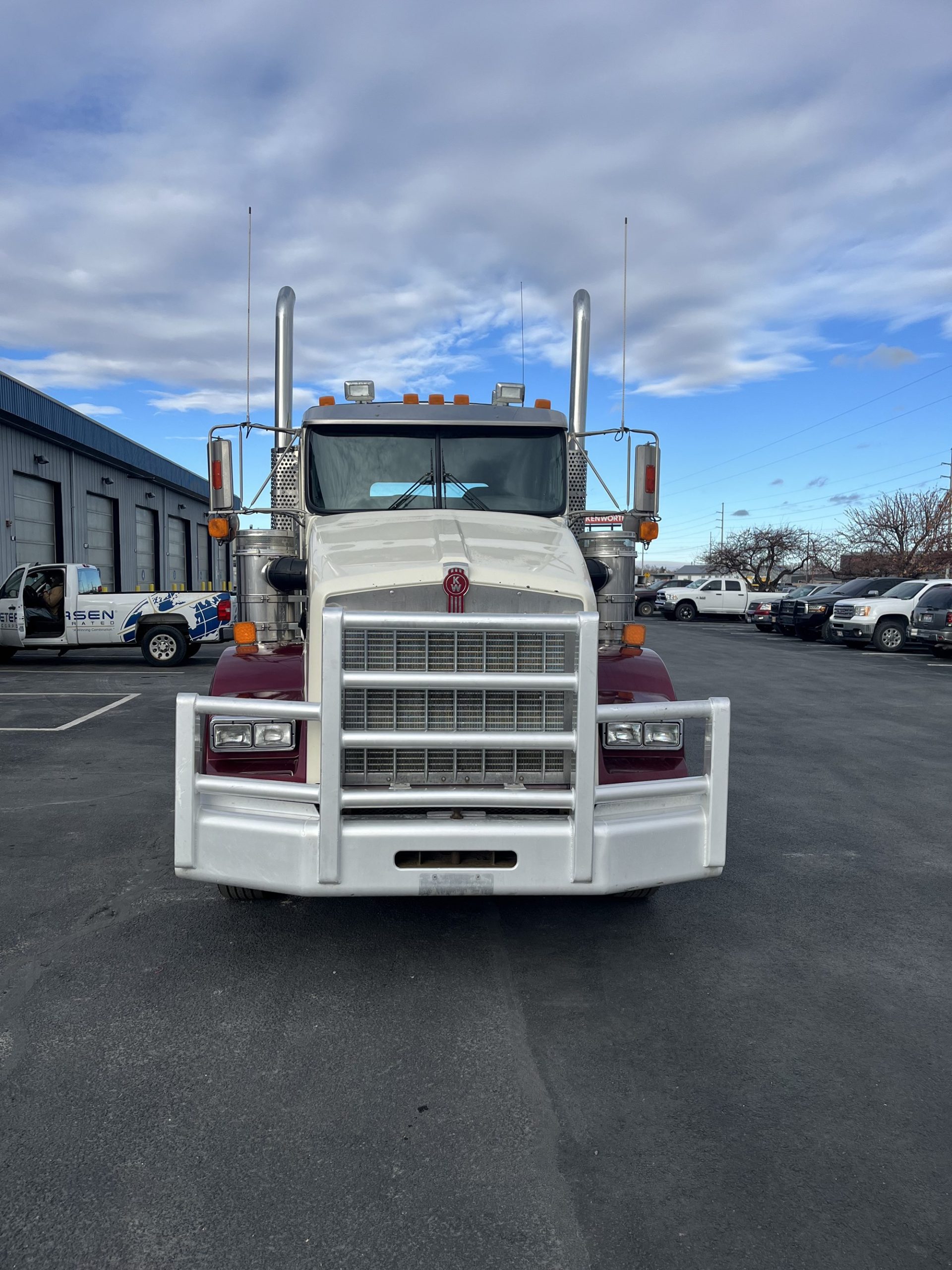 2019 Kenworth T800 - image 2 of 6