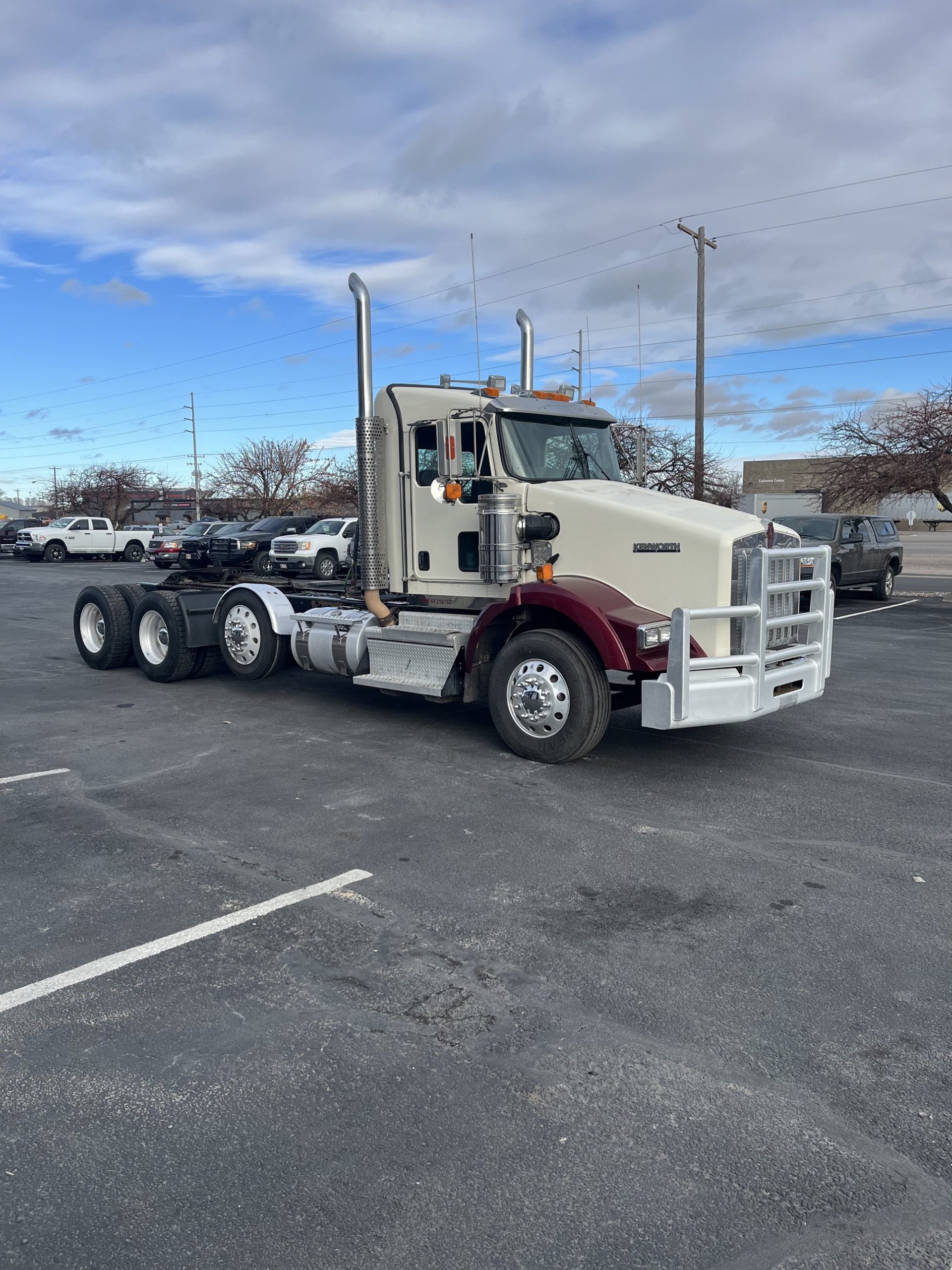 2019 Kenworth T800 - image 3 of 6