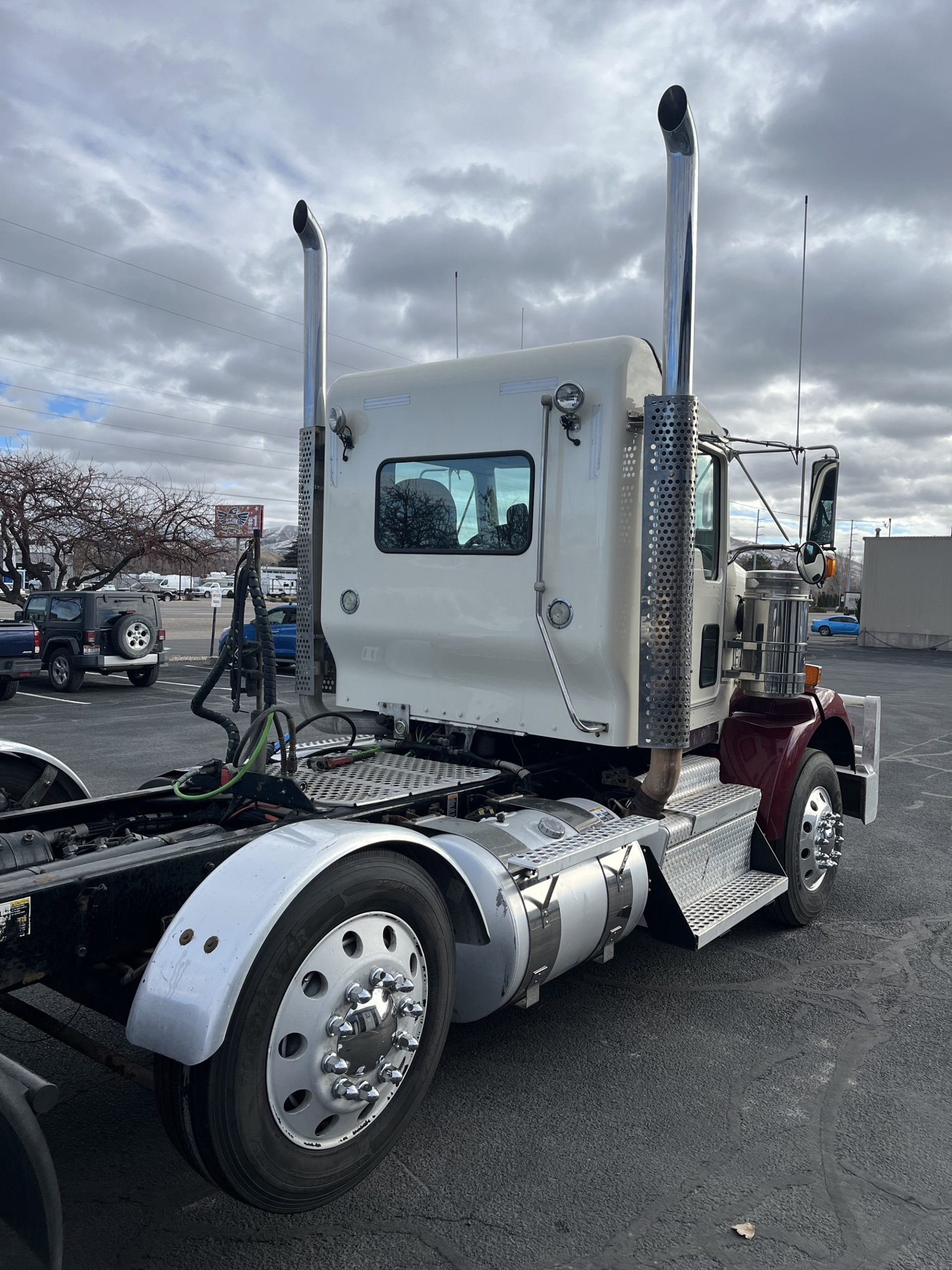 2019 Kenworth T800 - image 4 of 6