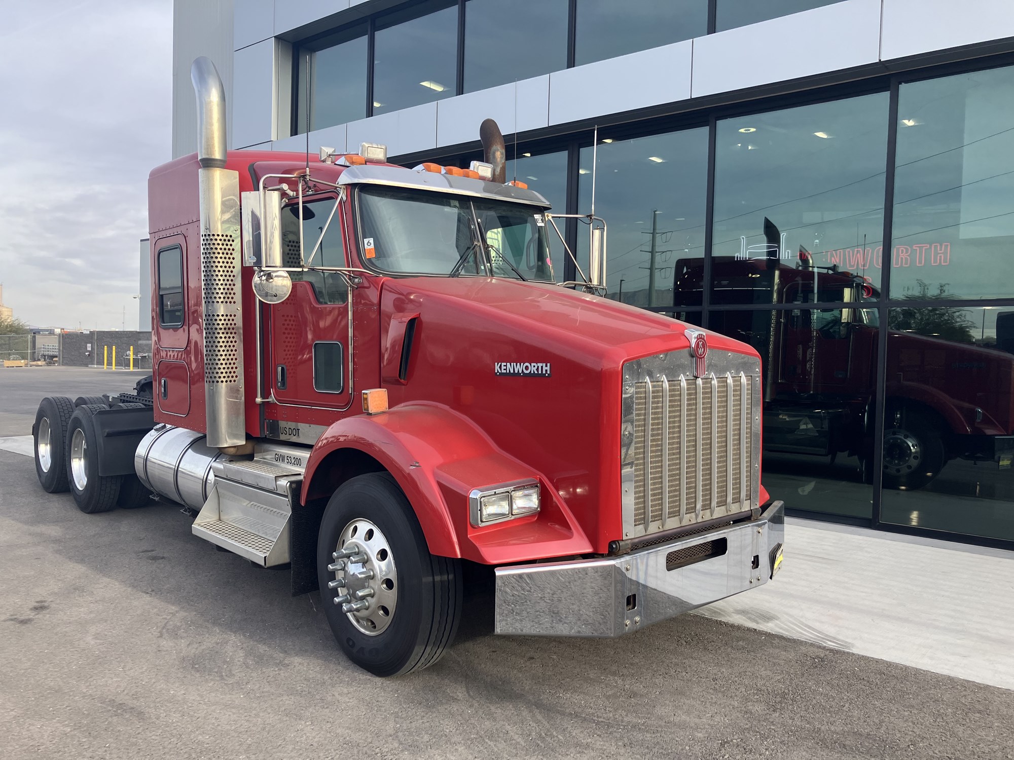 2019 Kenworth T800 - image 1 of 6