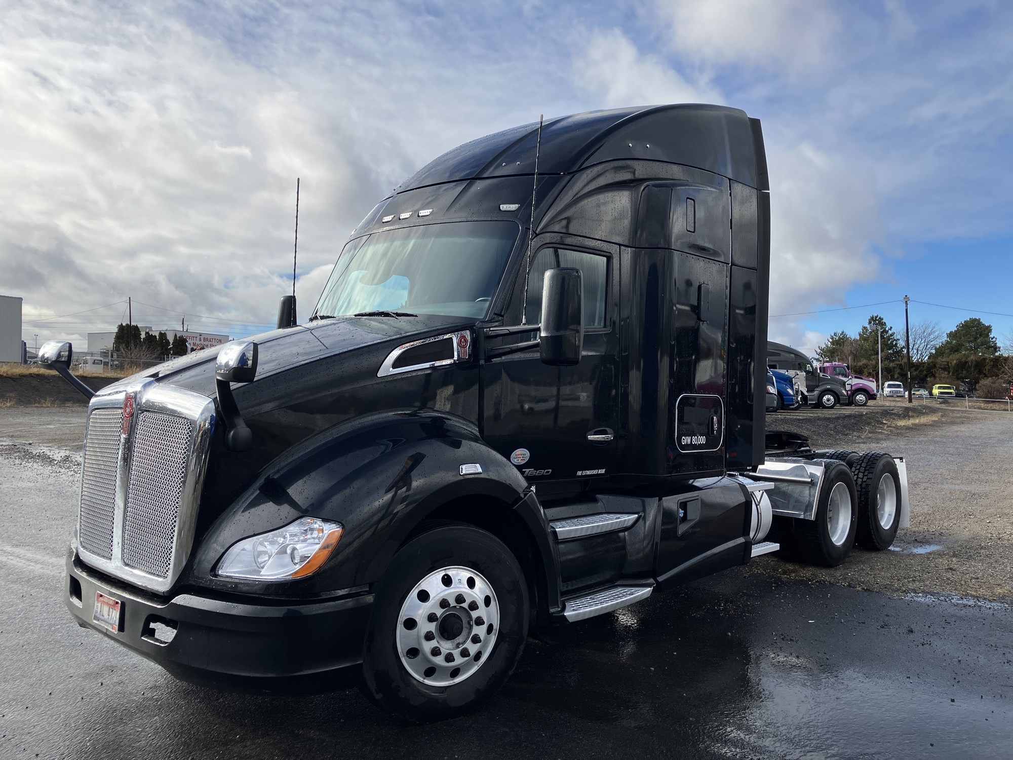 2019 Kenworth T680 - image 1 of 6