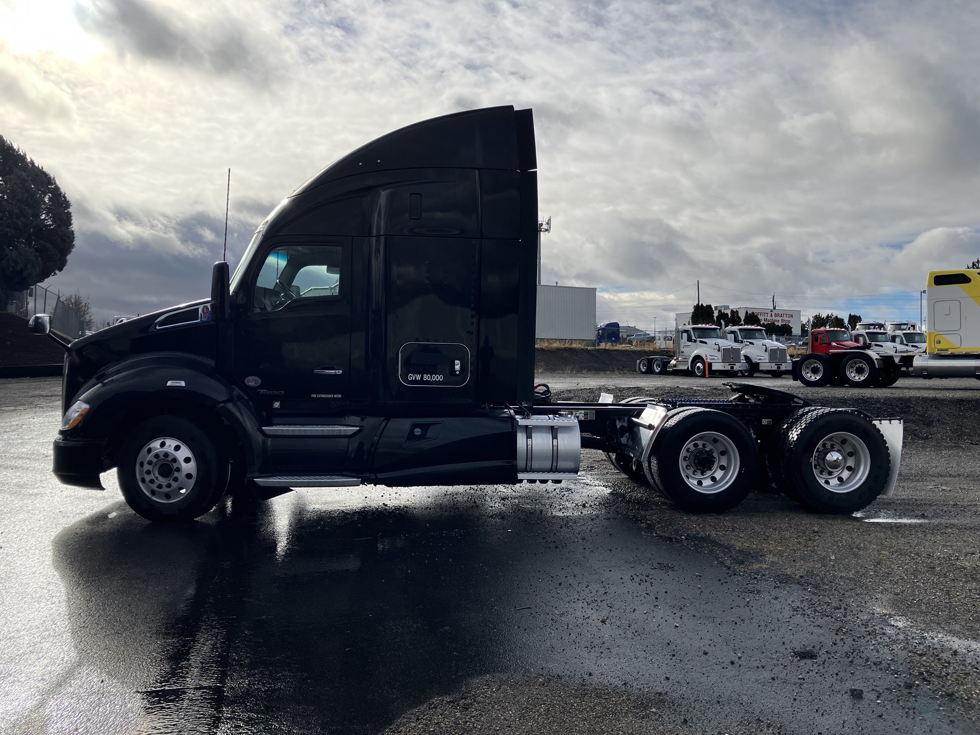 2019 Kenworth T680 - image 2 of 6