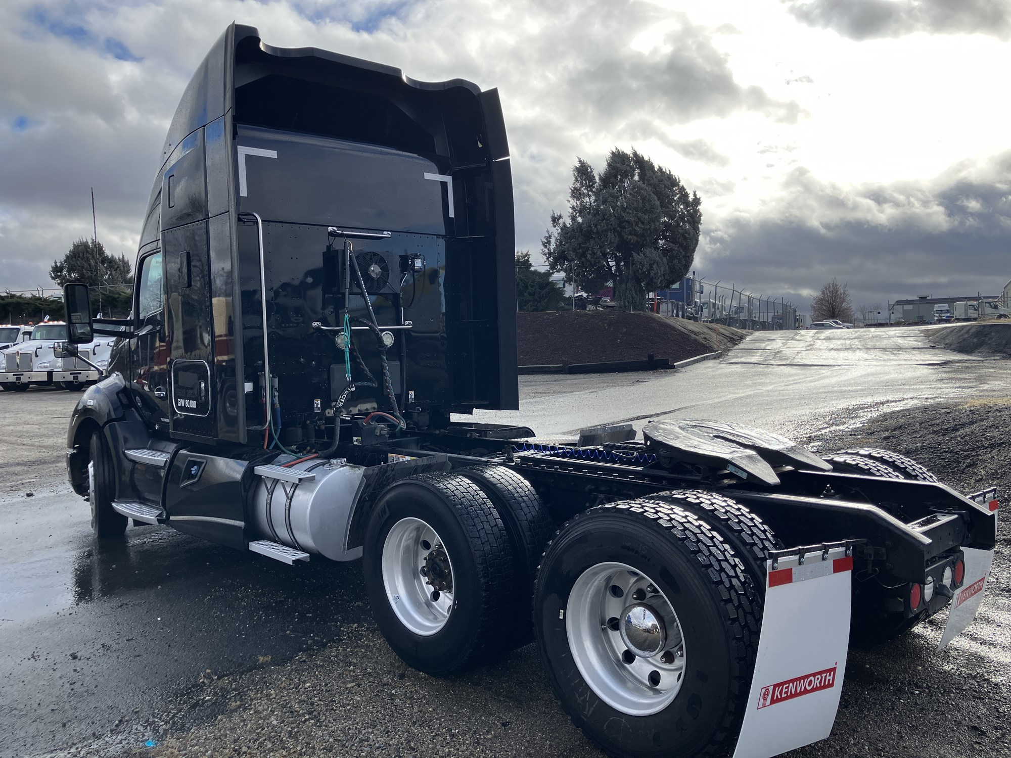 2019 Kenworth T680 - image 3 of 6